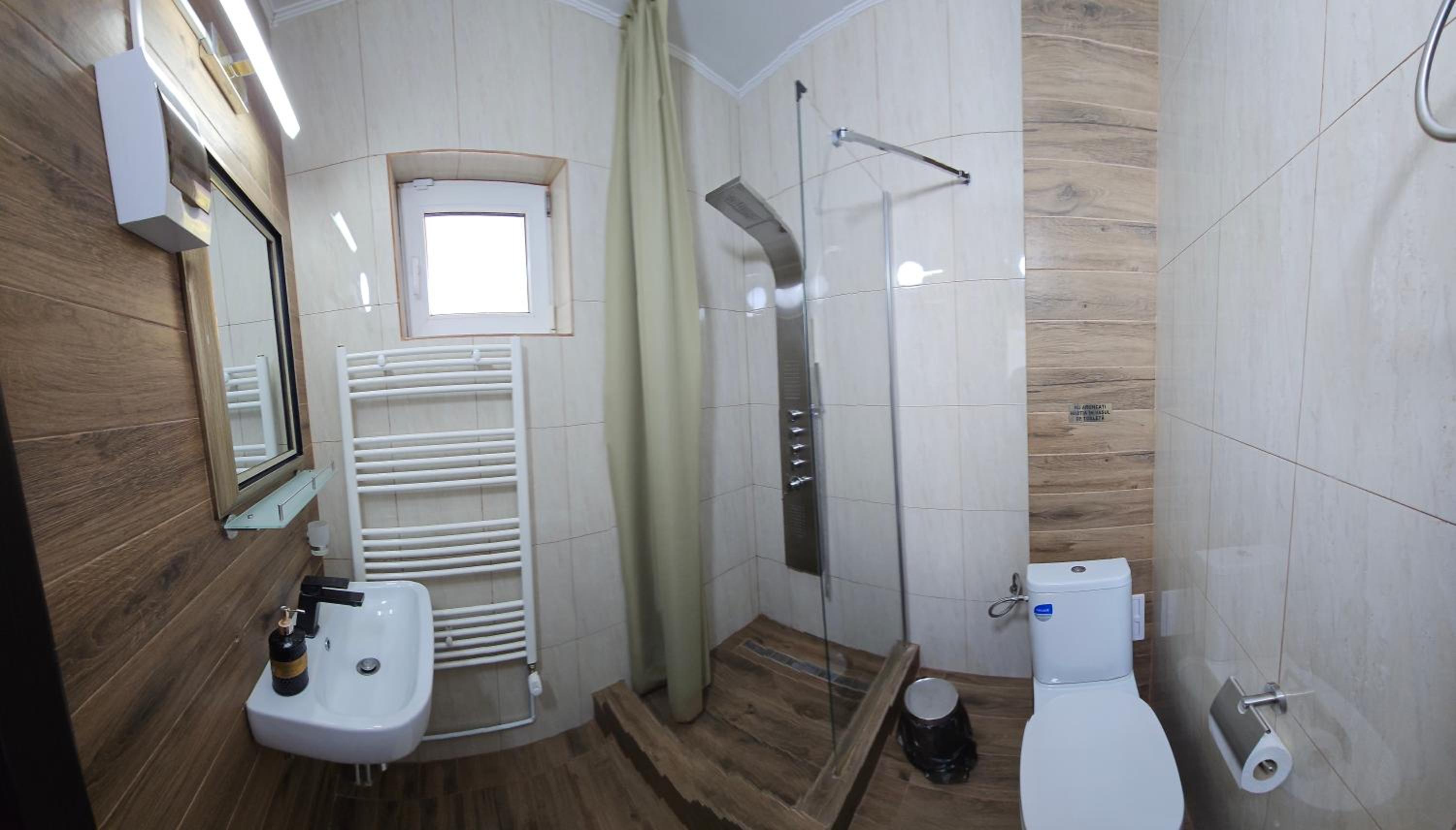 Deluxe Double Room with Balcony photo 3