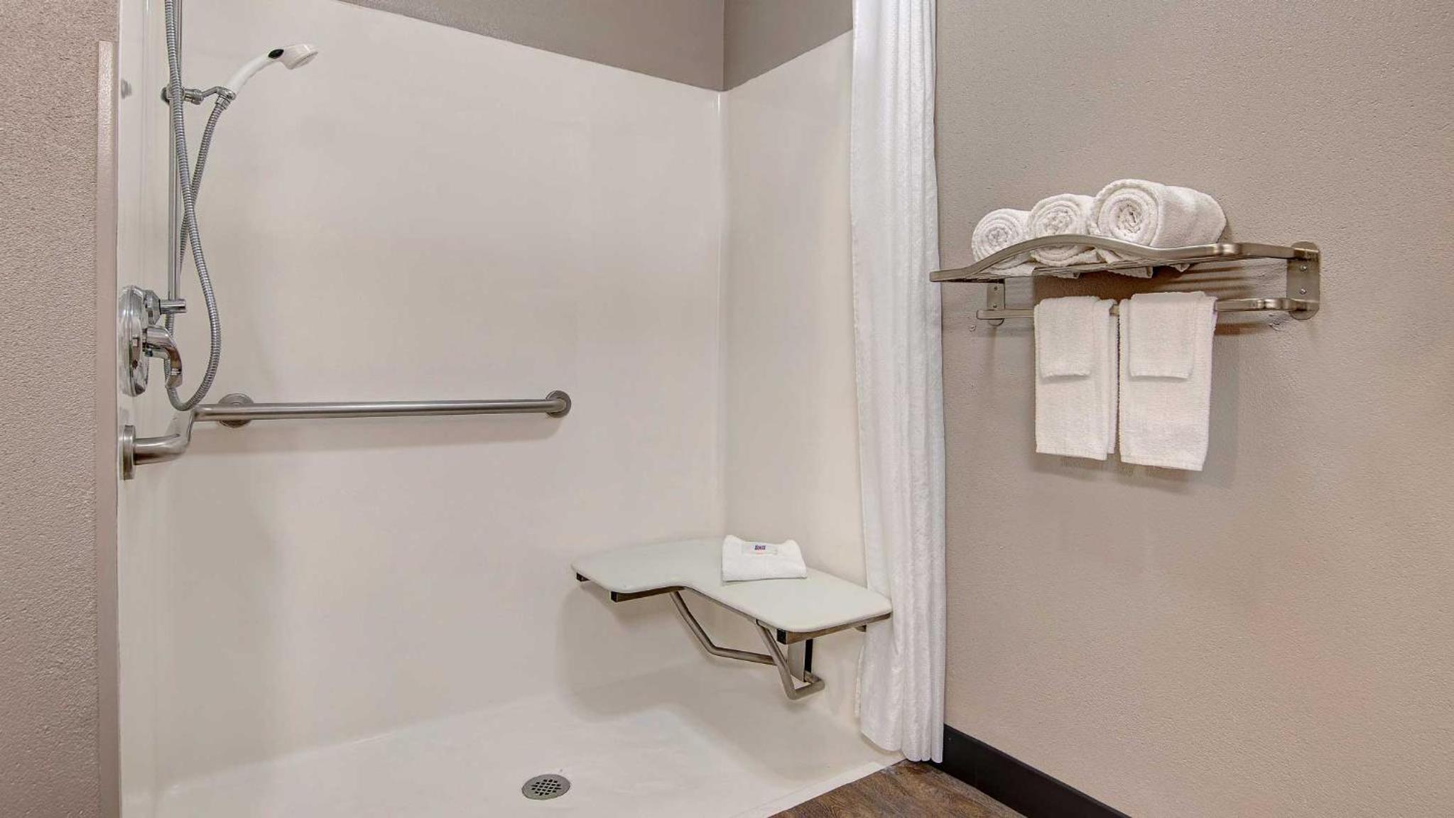 Double Room - Disability Access - Roll In Shower