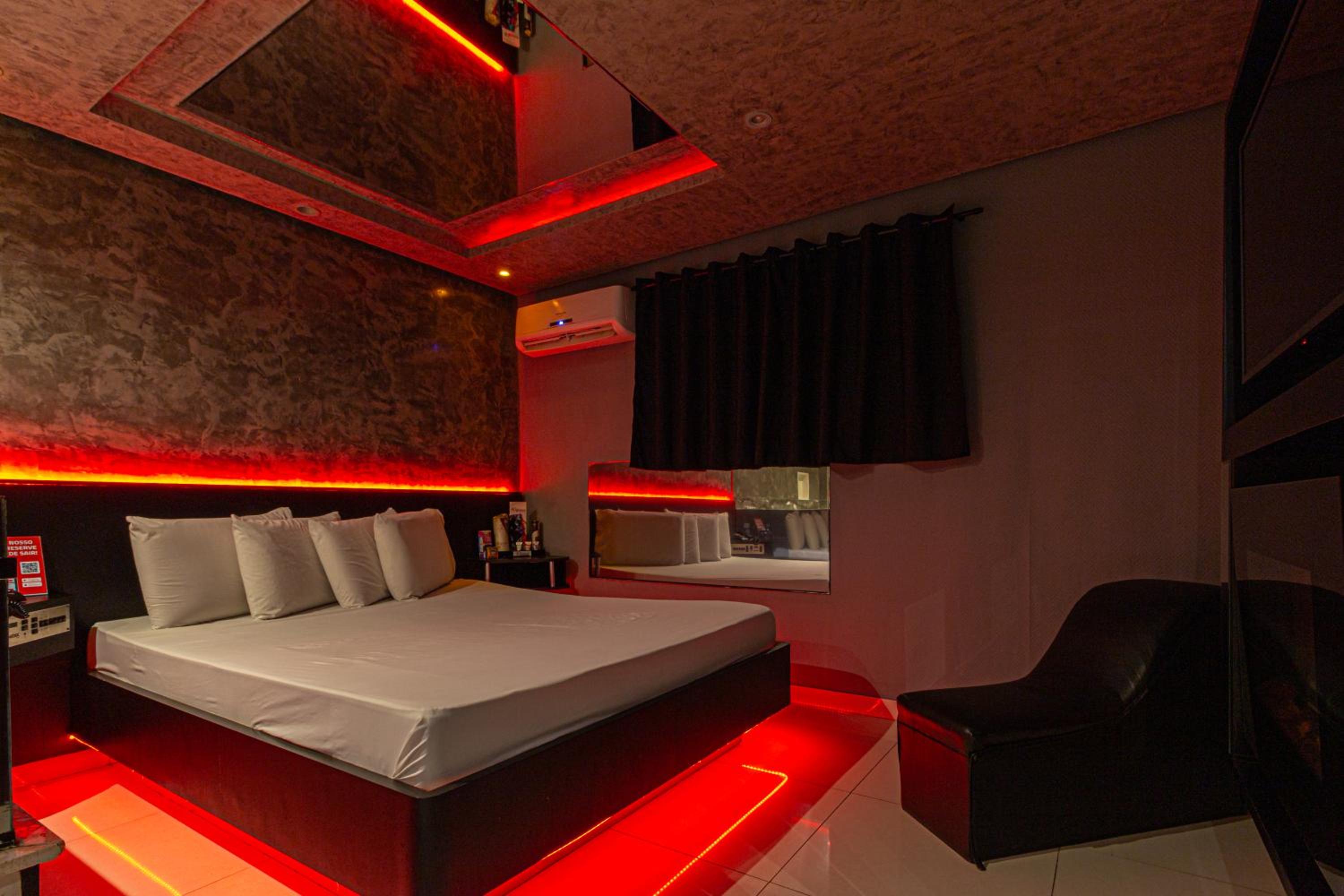 Deluxe Suite with Spa Bath photo 1