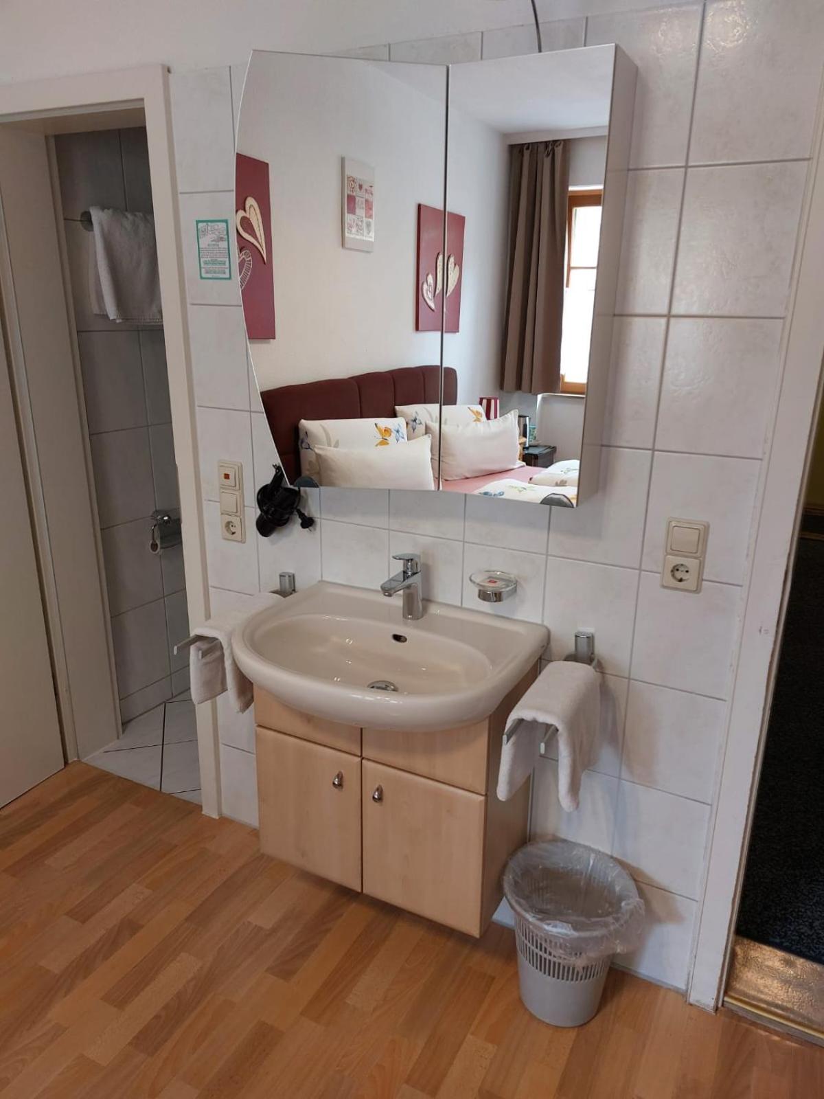 Double Room with Private Bathroom photo 3