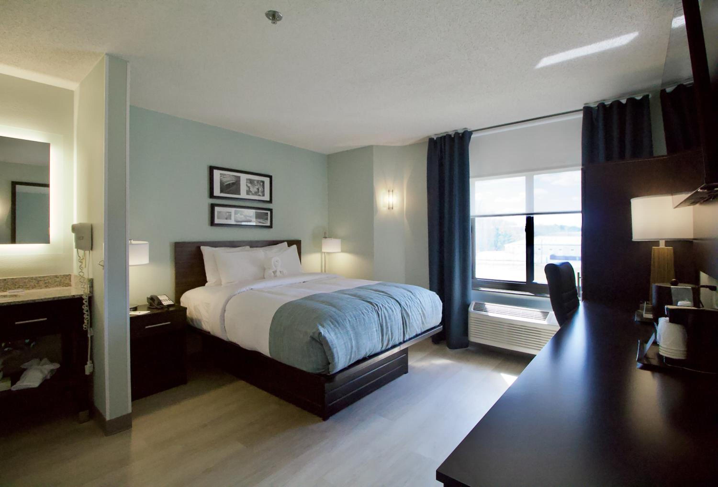 Queen Room - Non-Smoking - Photo 20