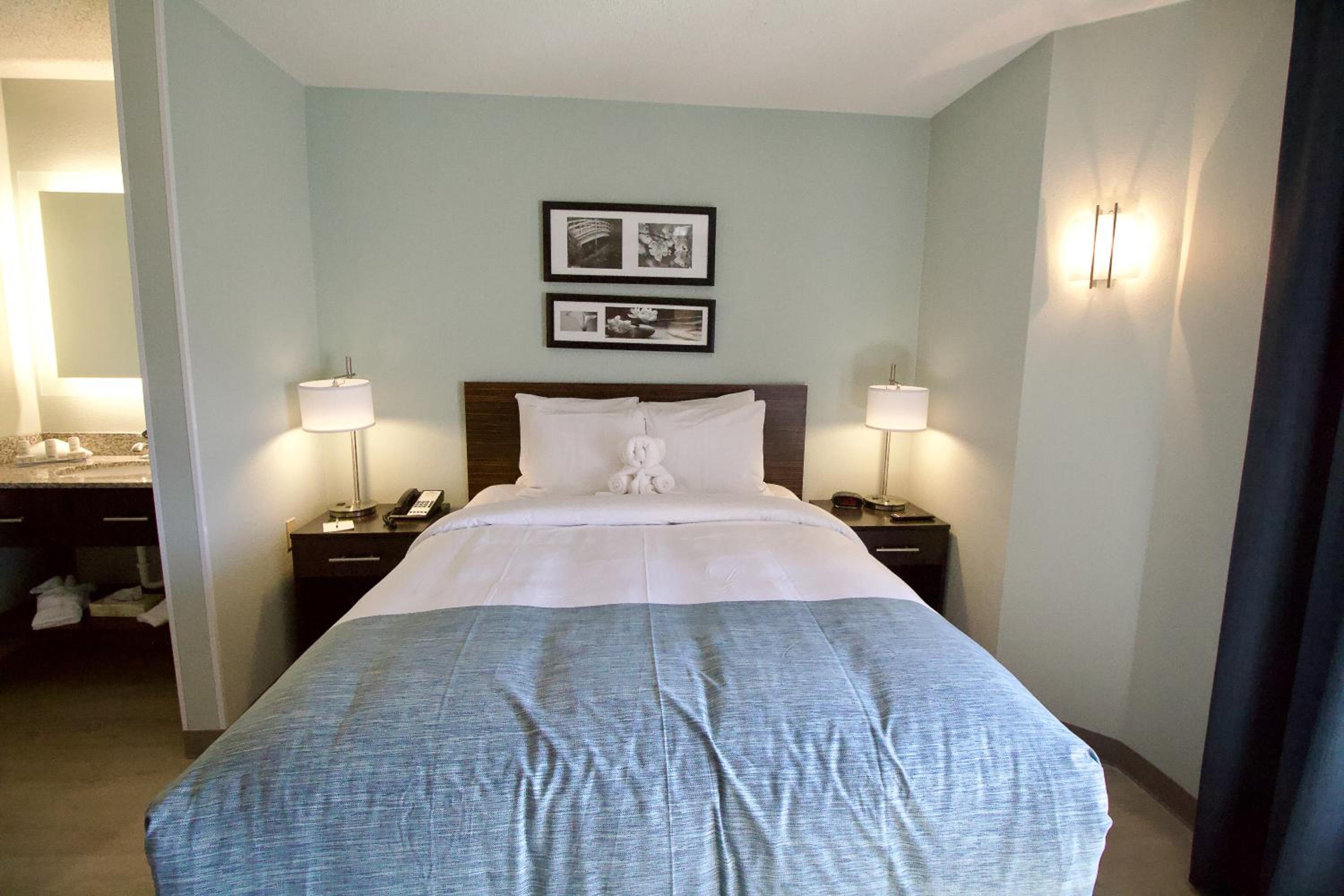 Queen Room - Non-Smoking - Photo 14