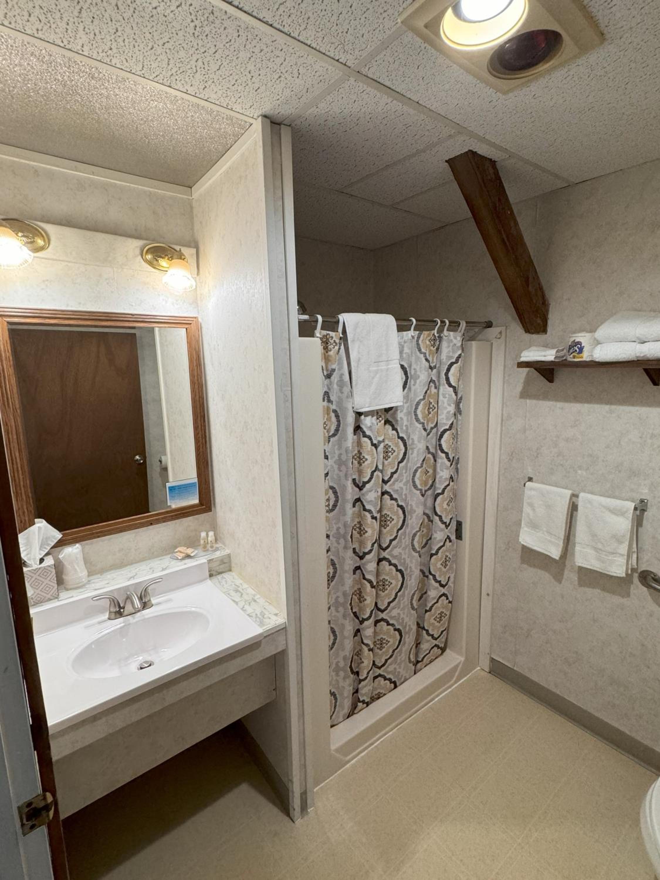Double Room - Disability Access photo 2