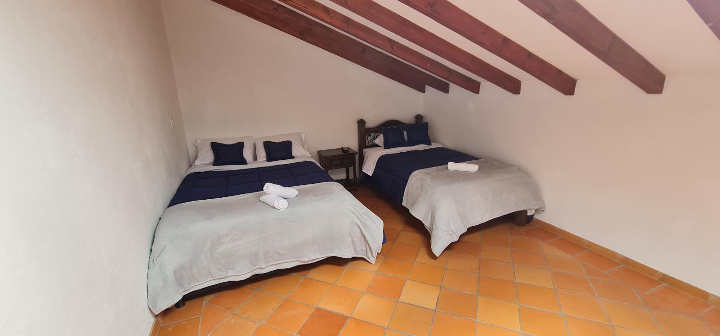Economy Triple Room with Shared Bathroom photo 2
