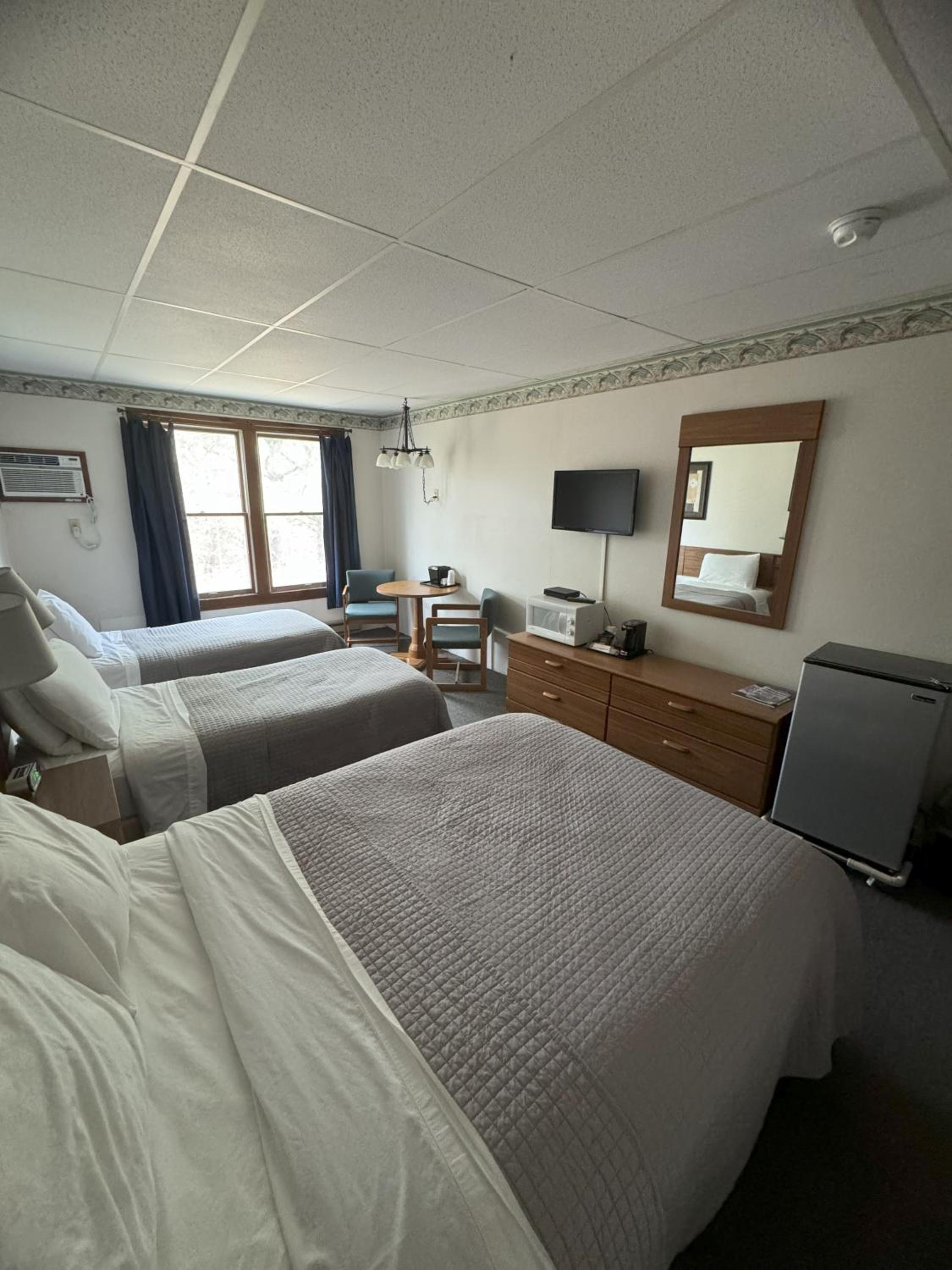 Double or Twin Room - Photo 3