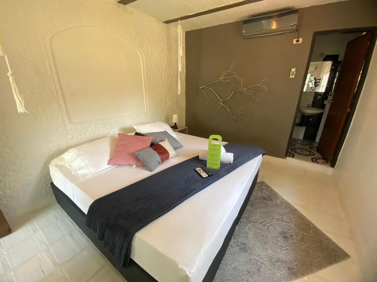 Standard Queen Room photo 3