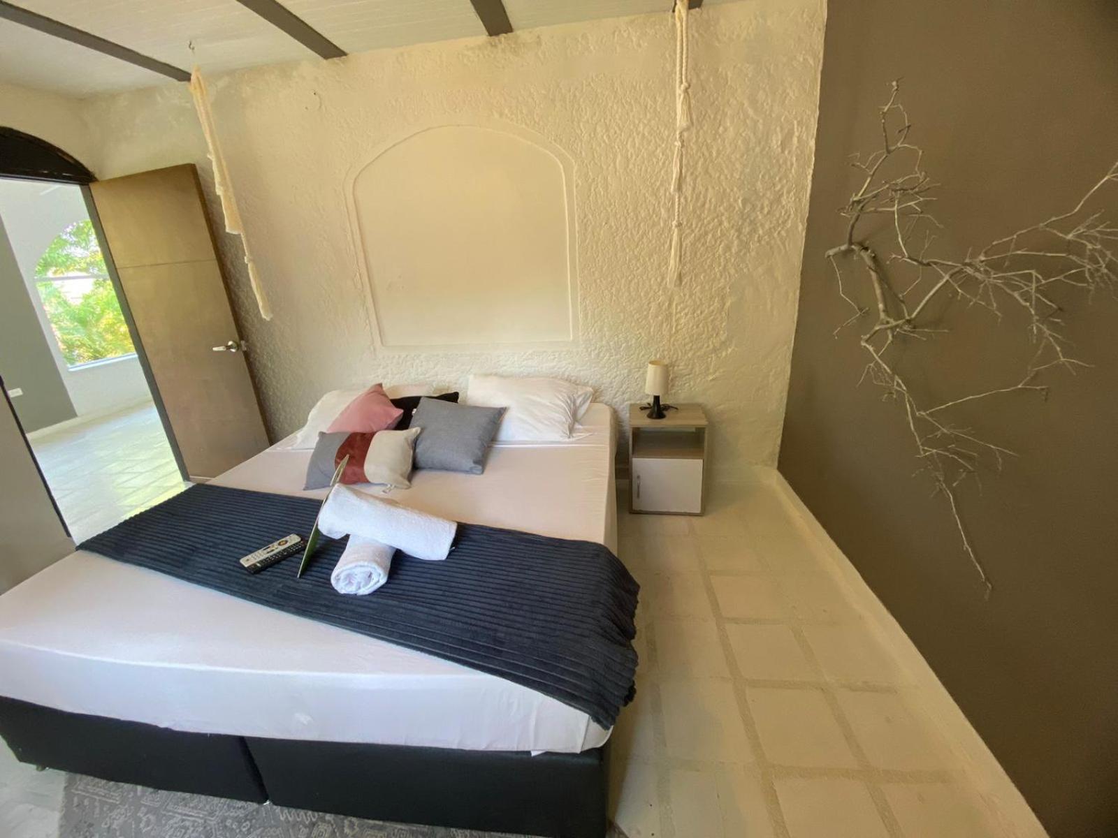 Standard Queen Room photo 2