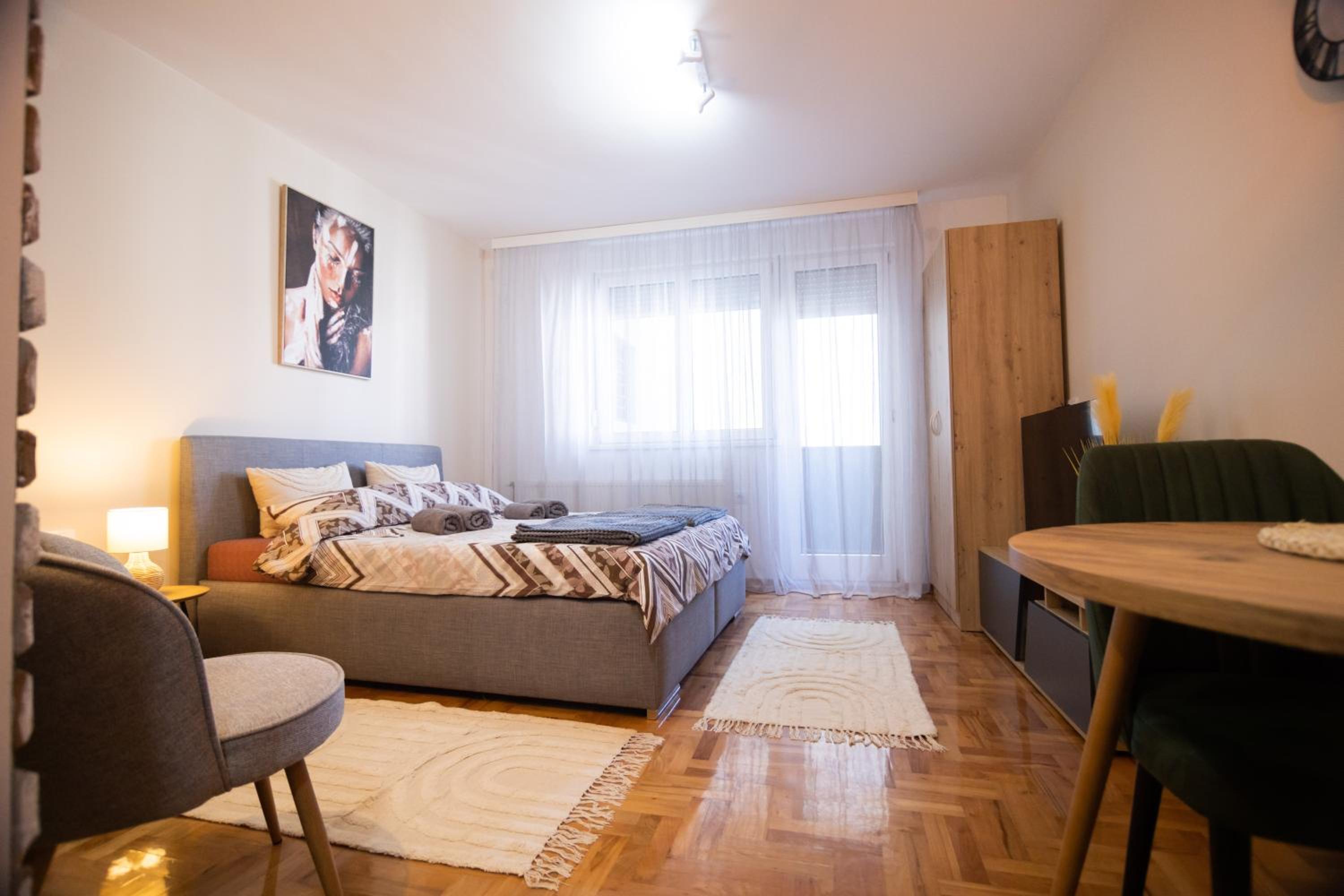 One-Bedroom Apartment photo 2