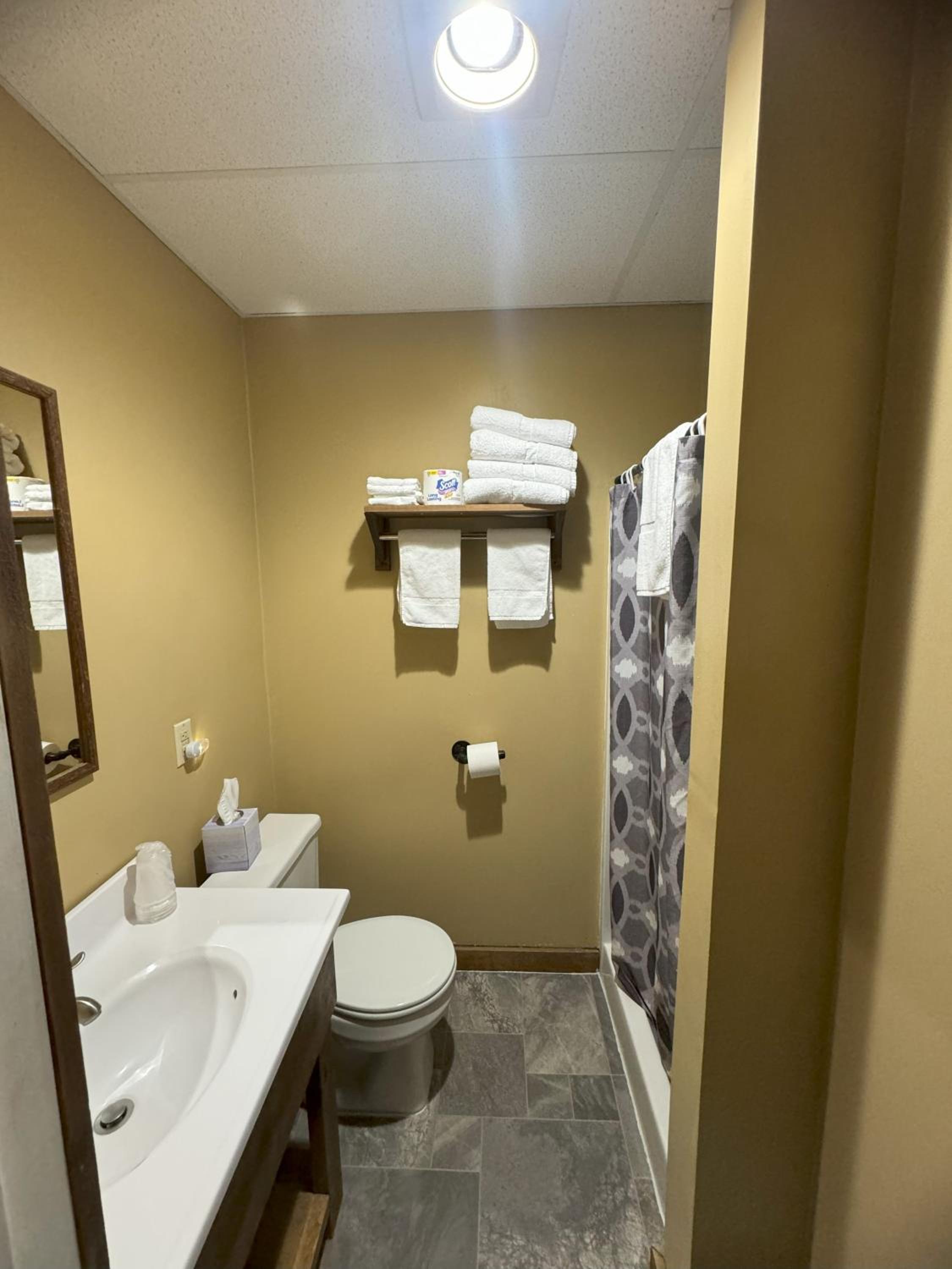 Double or Twin Room - Photo 4