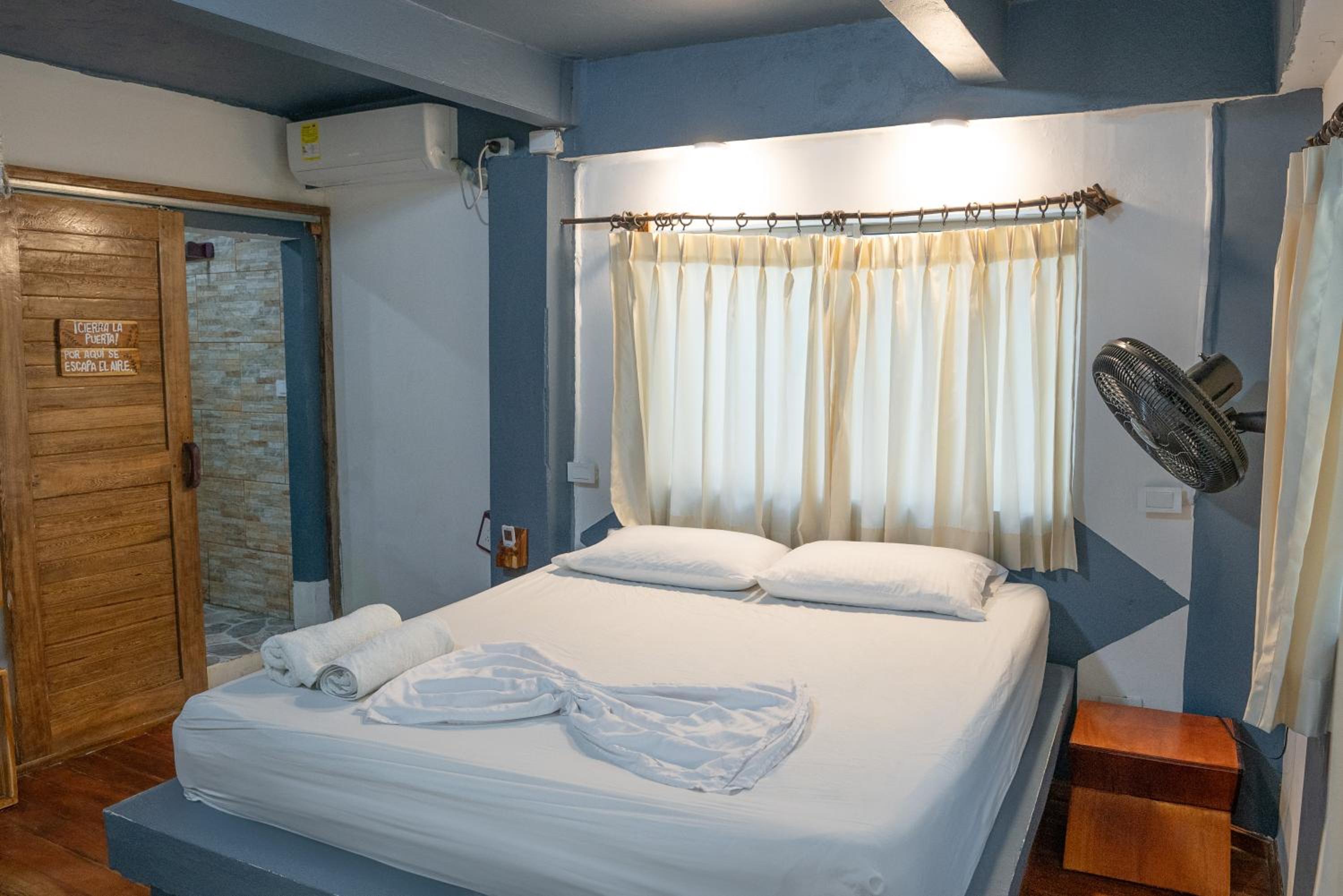 Double Room with Private Bathroom - Photo 2