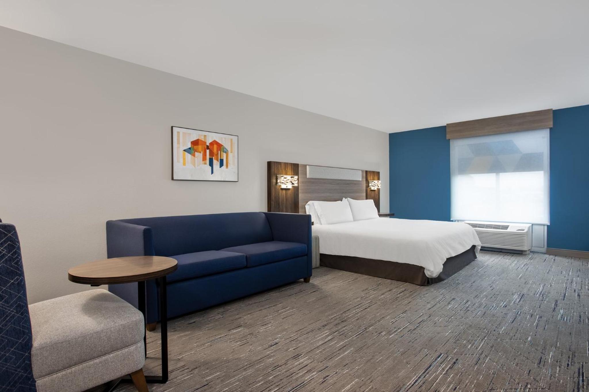 King Room - Mobility Access/Hearing Accessible - Photo 4
