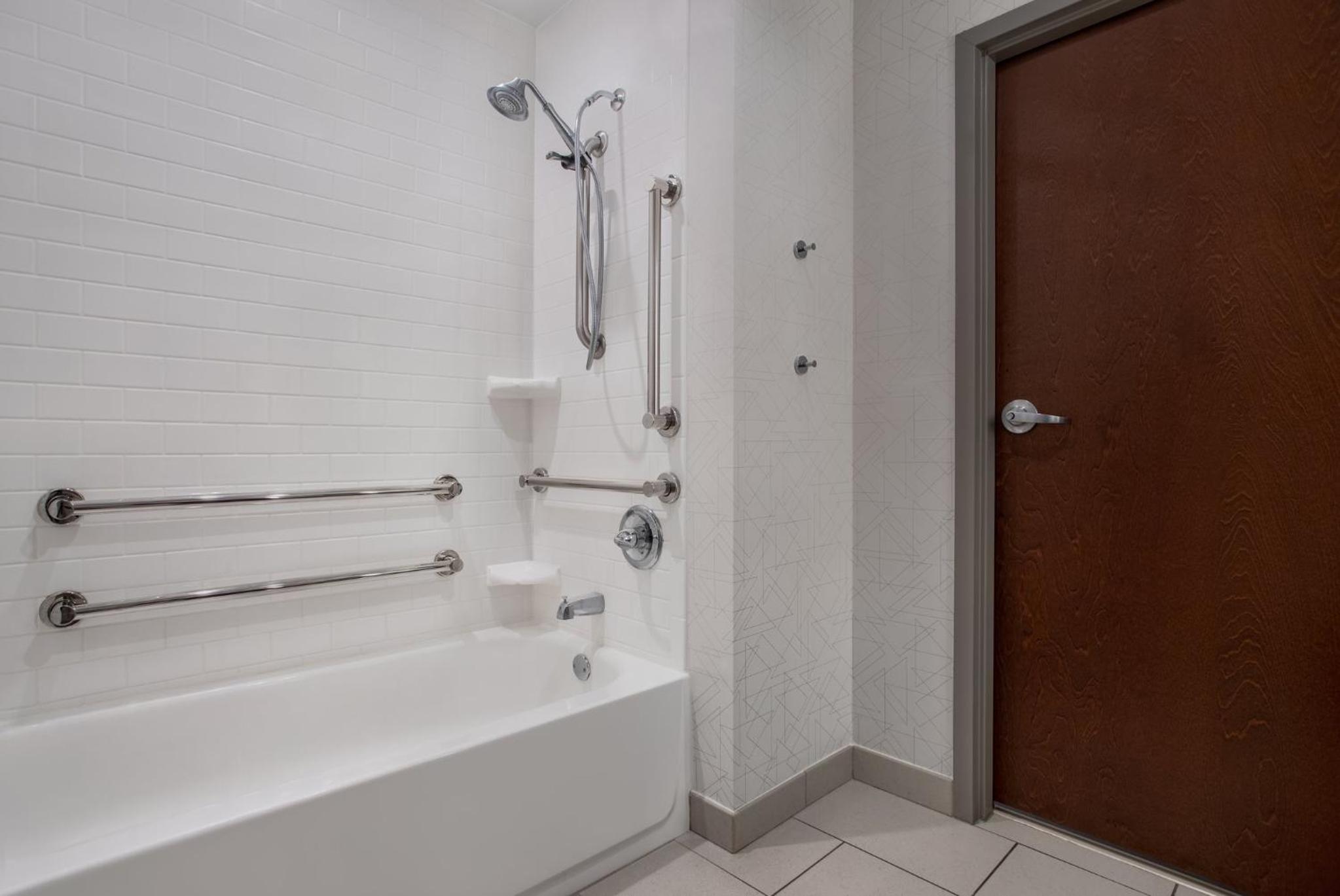 King Room - Mobility Access/Hearing Accessible - Photo 5