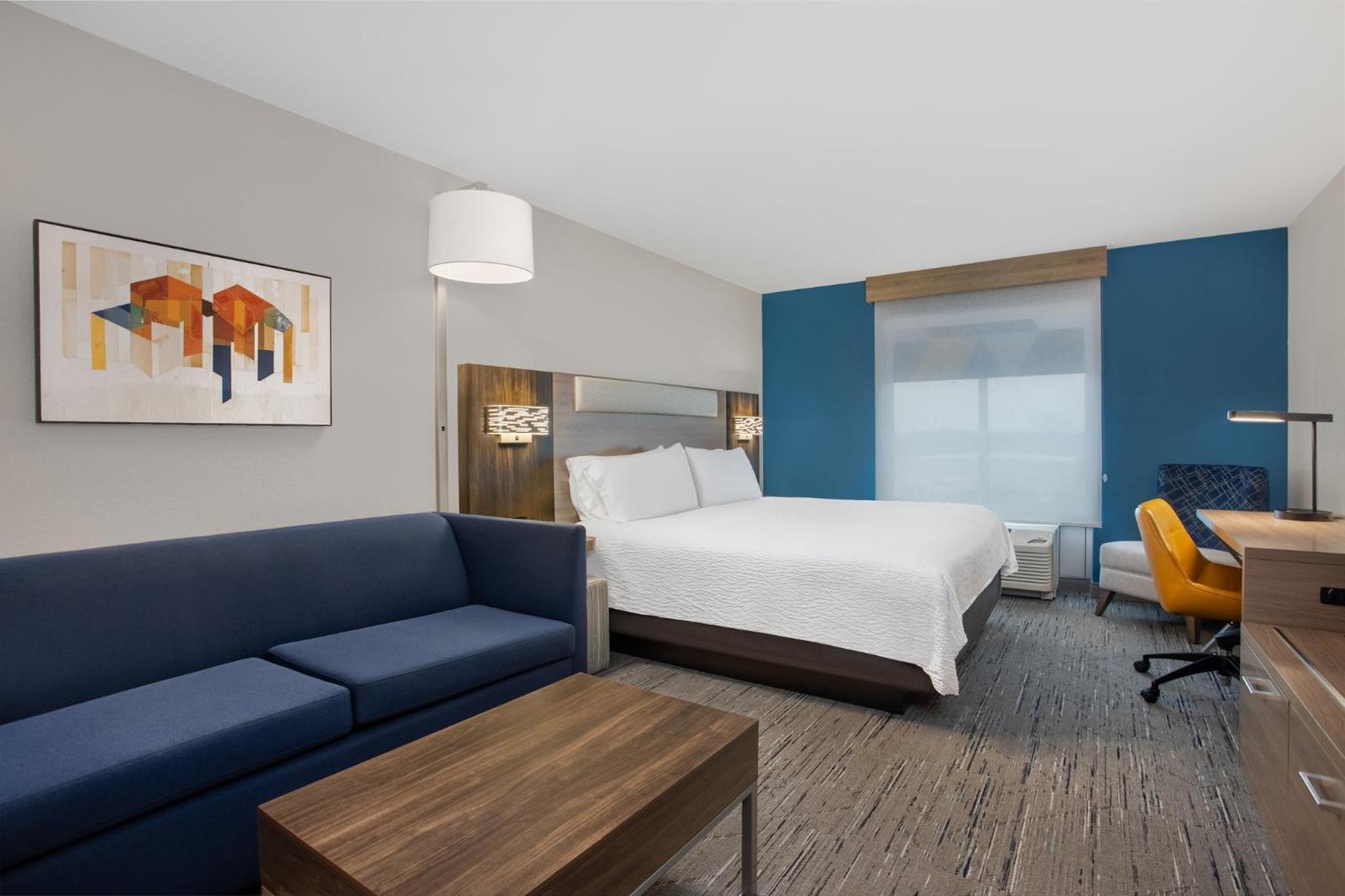 Deluxe King Room - Non-Smoking - Photo 1
