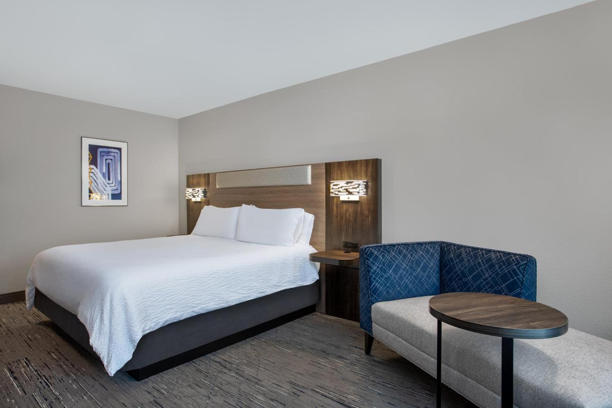 Standard King Room with Extra Floor Space - Photo 1