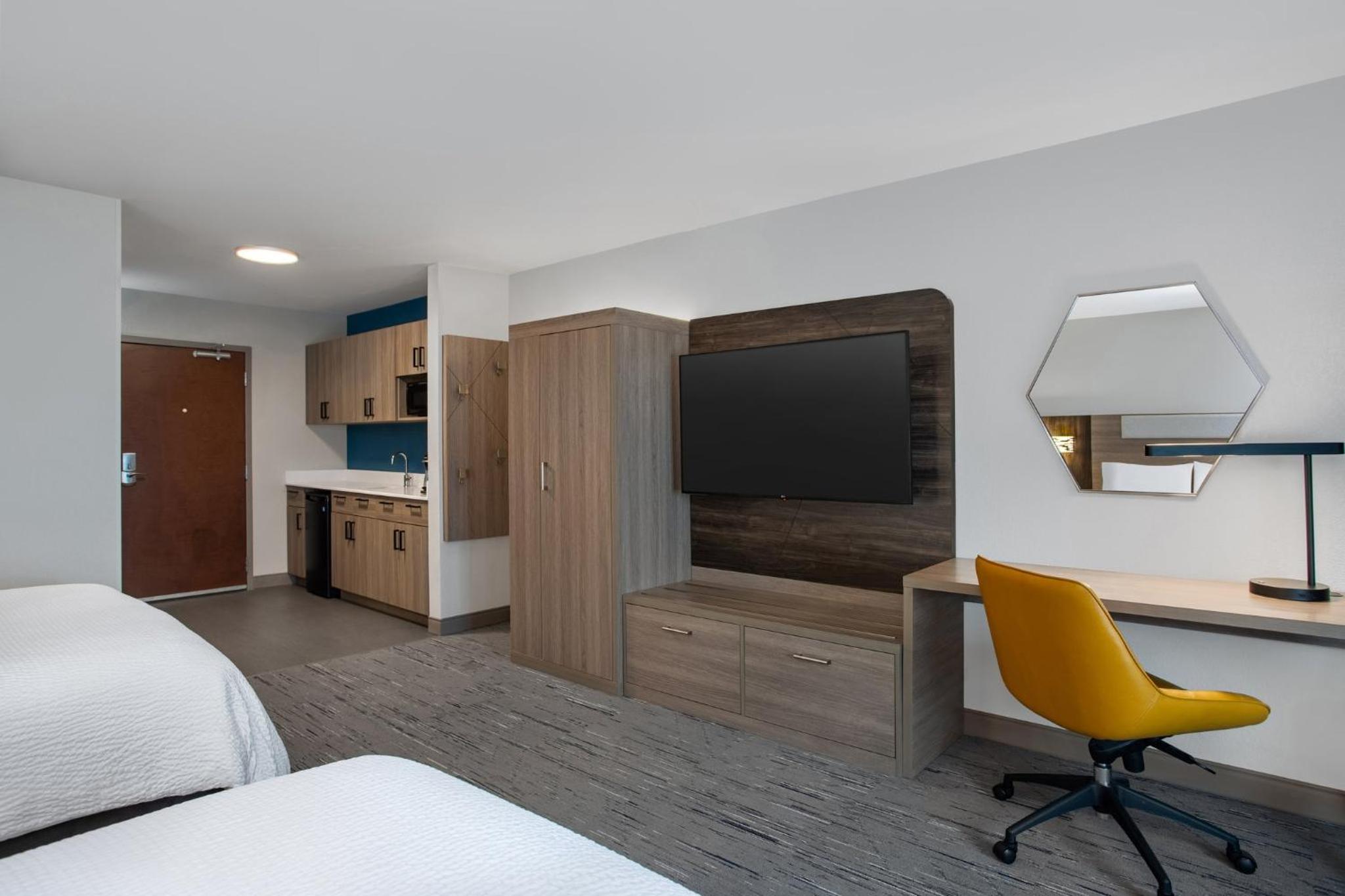 Executive Queen Room with Two Queen Beds - Photo 4