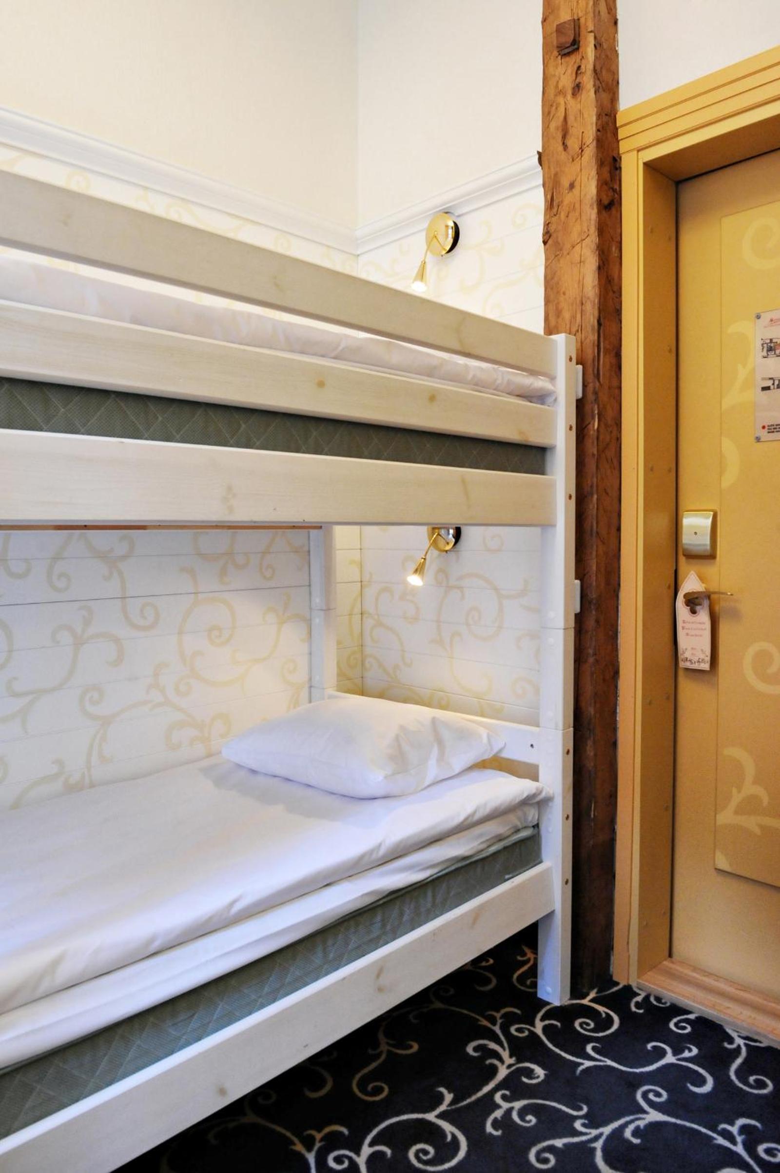Small Room with Bunk Bed and Free Parking - Photo 3