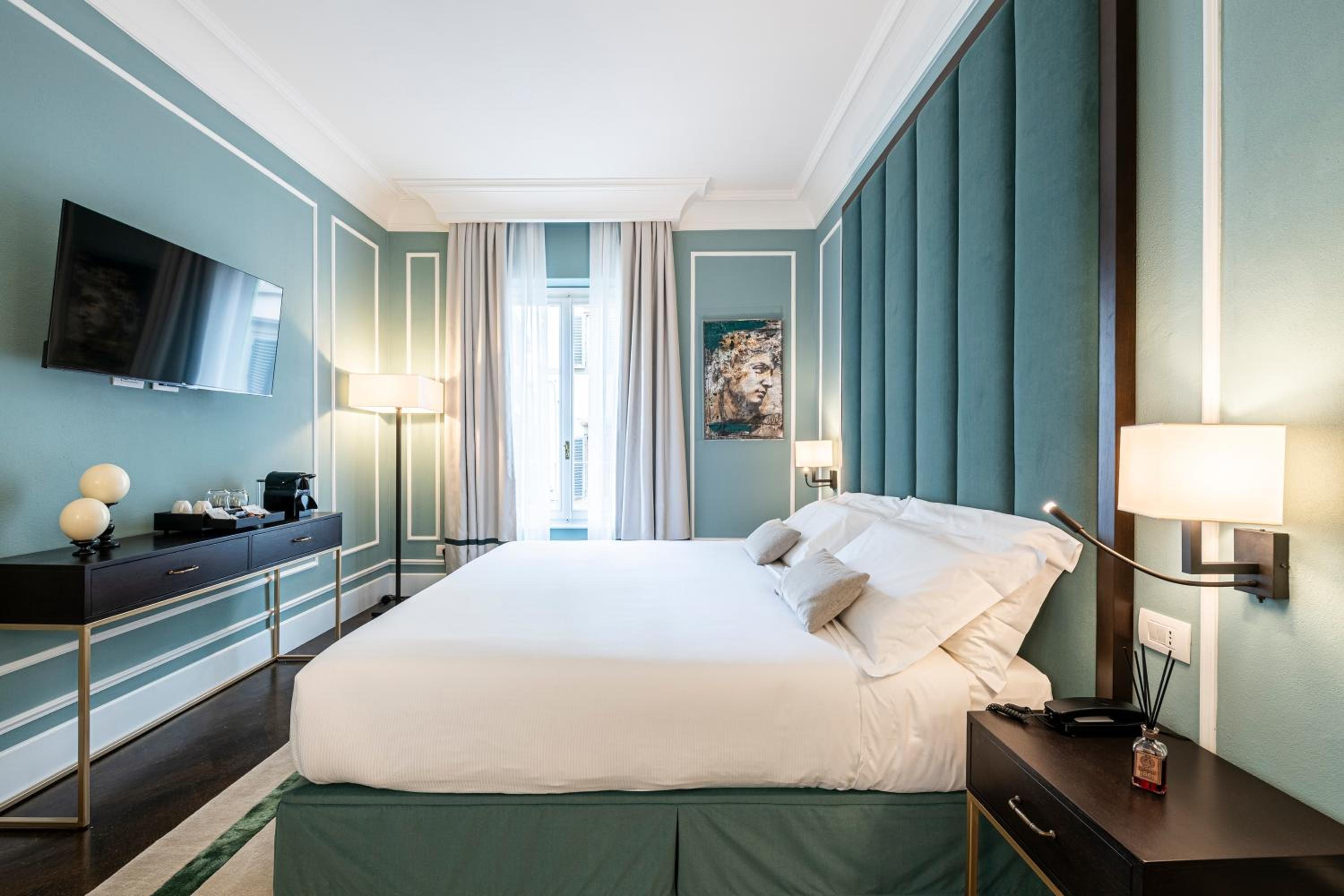 Deluxe King Room photo 2