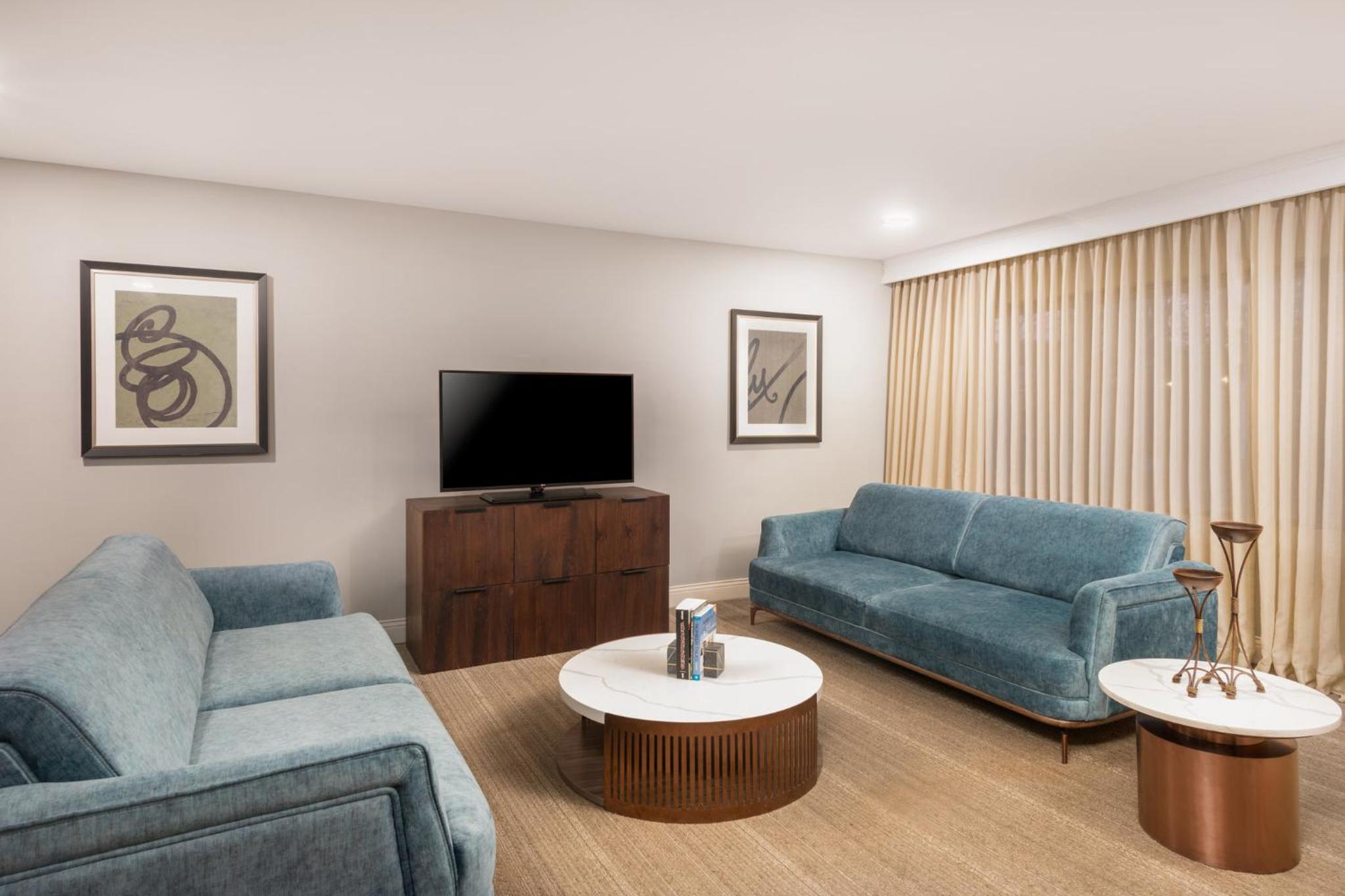 One-Bedroom Suite - Photo 6