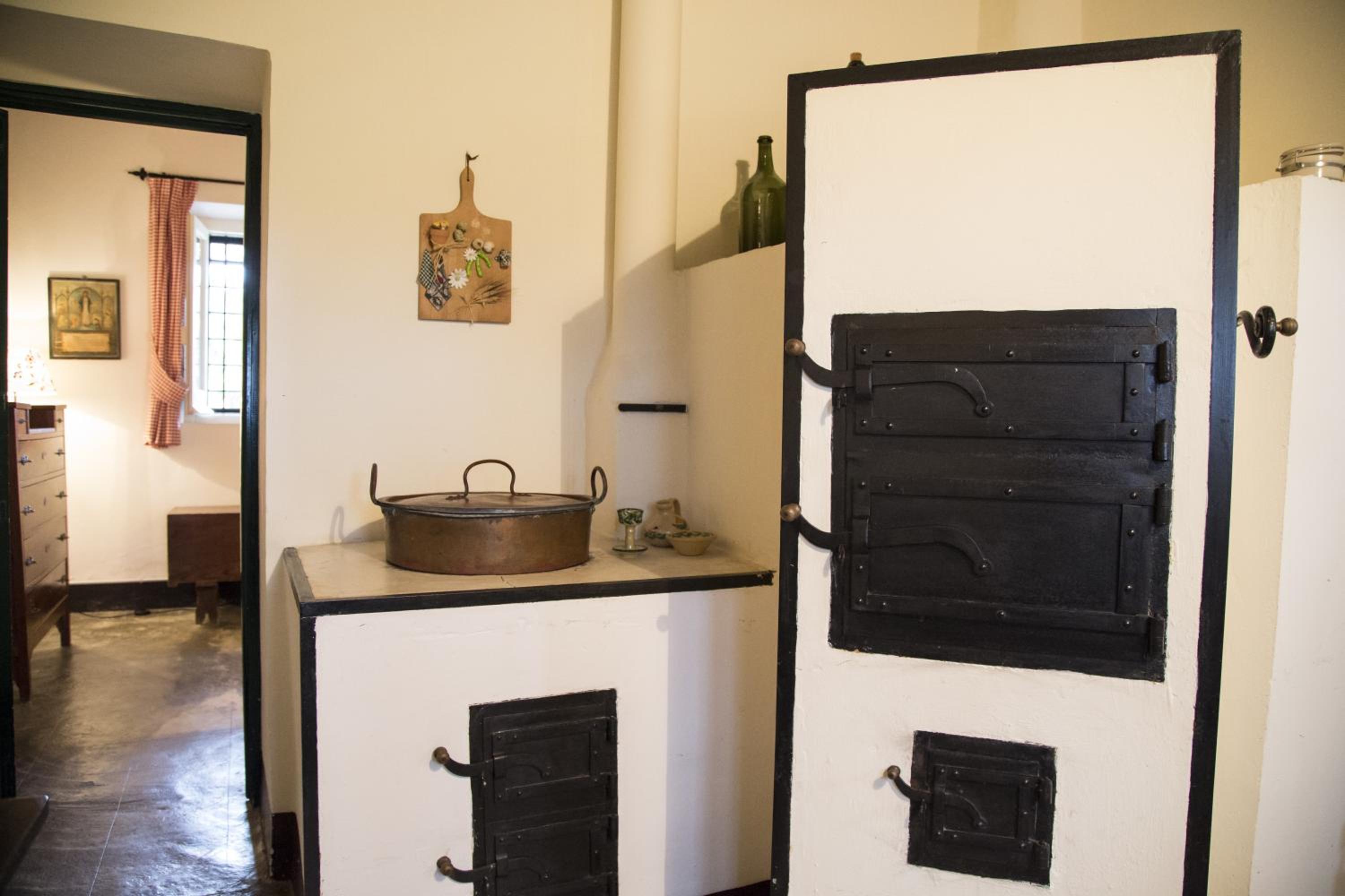 Two-Bedroom Apartment with Garden - Photo 4