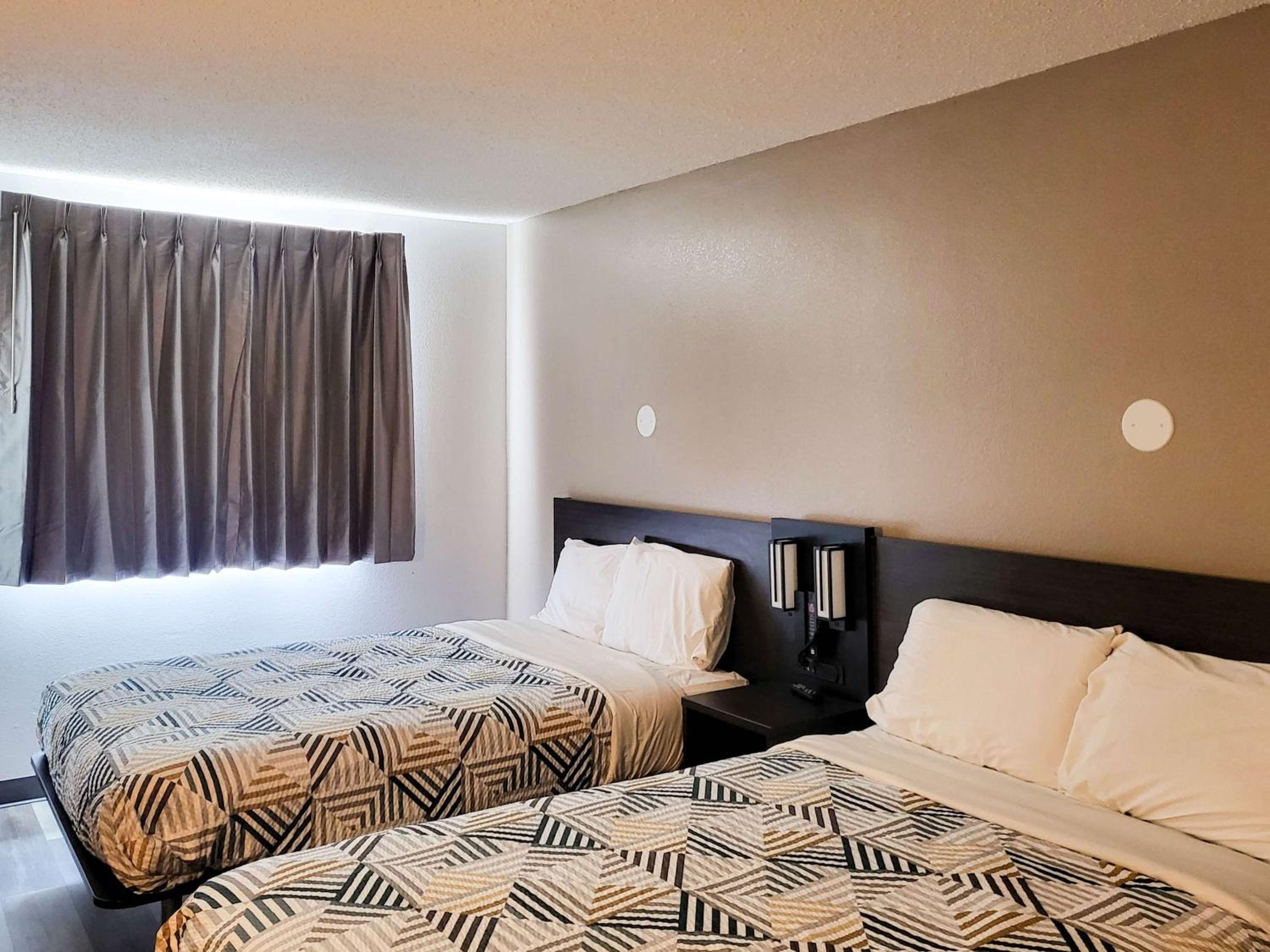 Quadruple Room - Non-Smoking - Photo 11