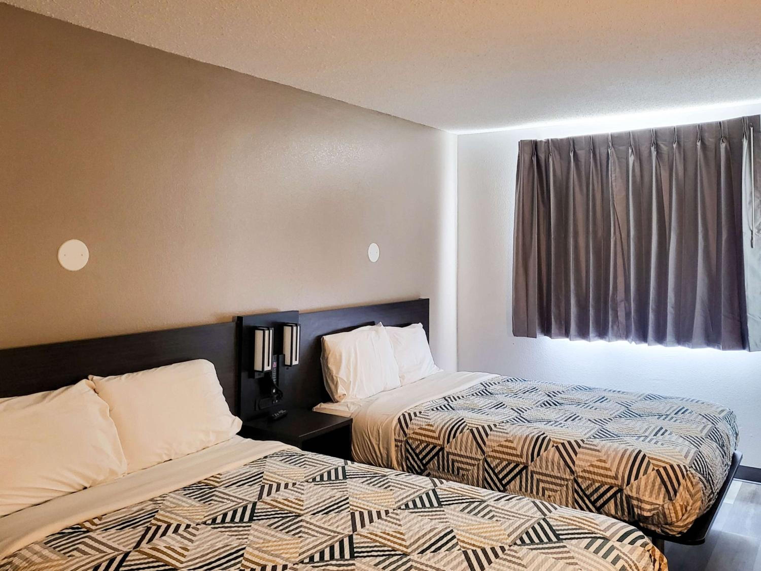 Quadruple Room - Non-Smoking - Photo 12