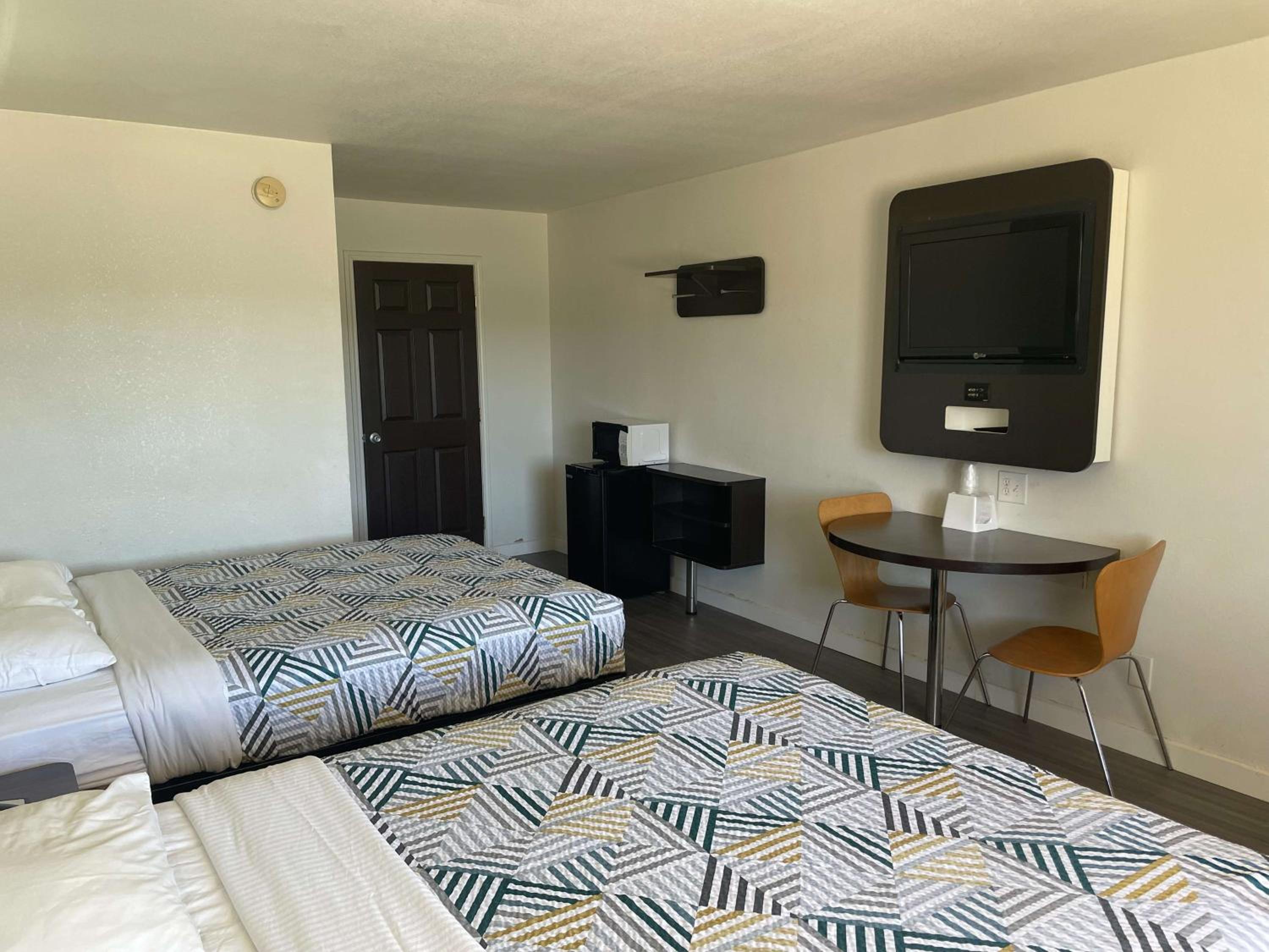 Quadruple Room - Non-Smoking photo 1