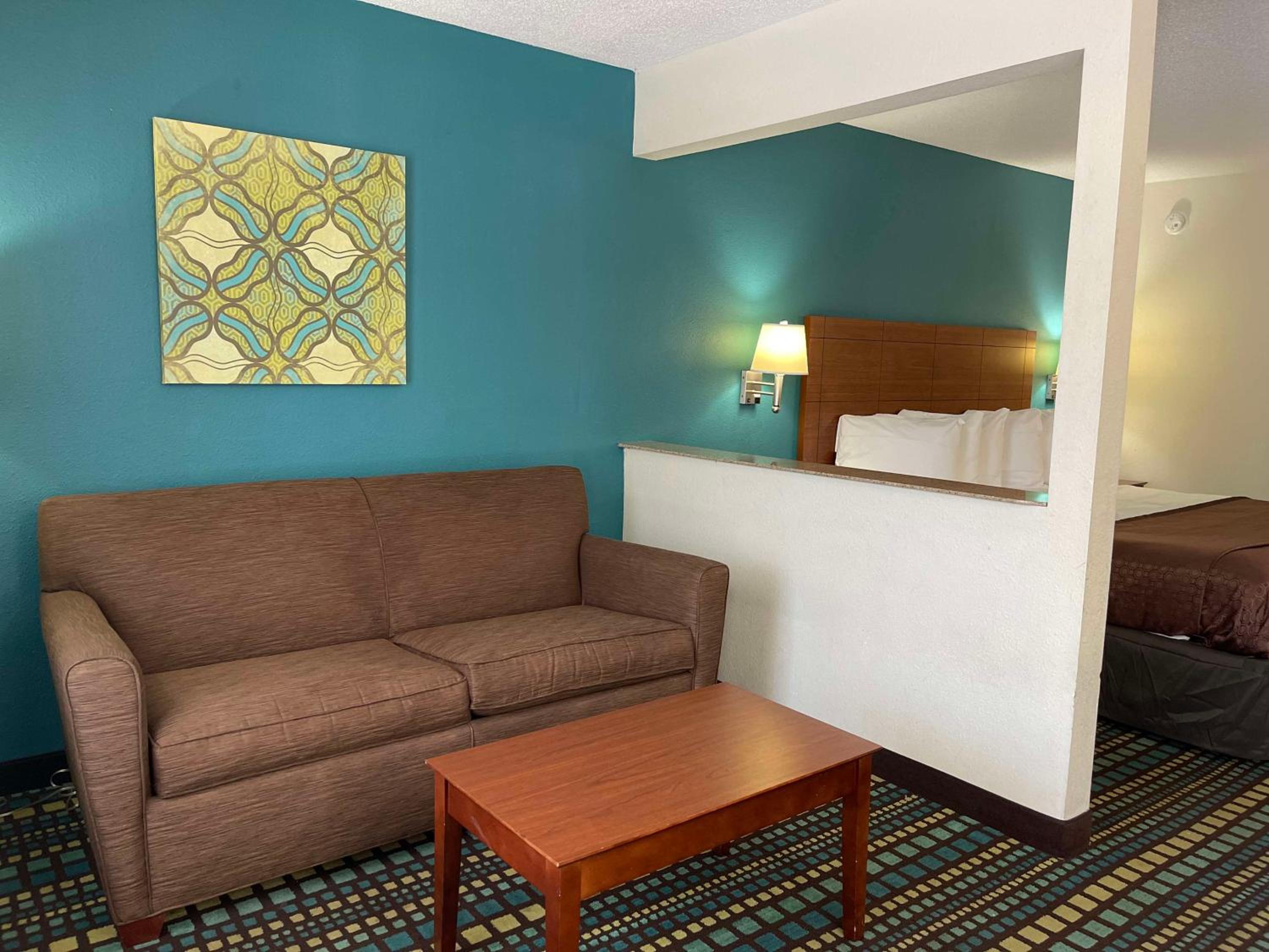 King Suite - Non-Smoking - Photo 11