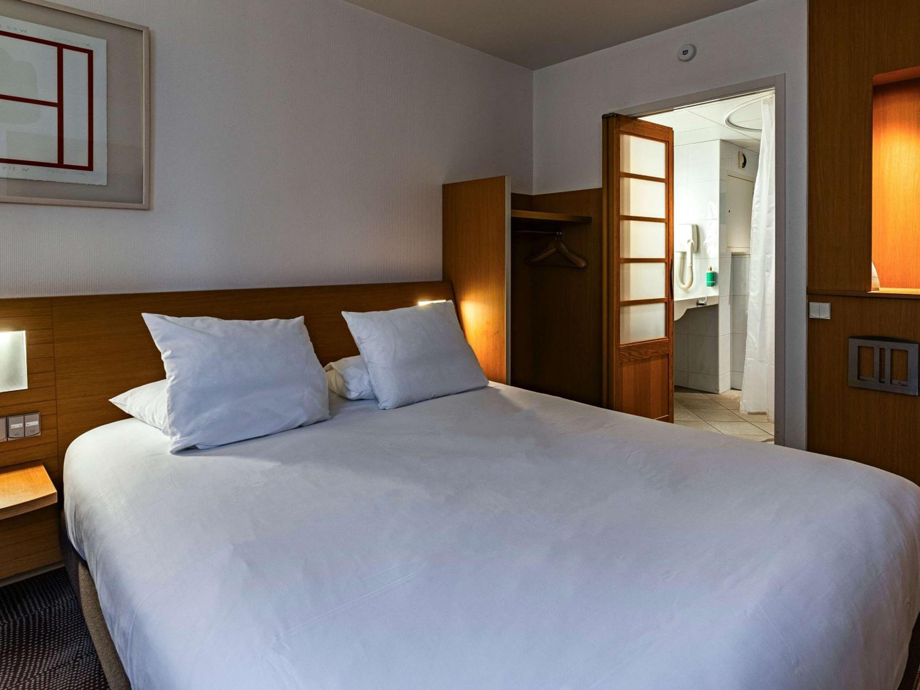 Classic Double Room with Sofa Bed - Photo 4