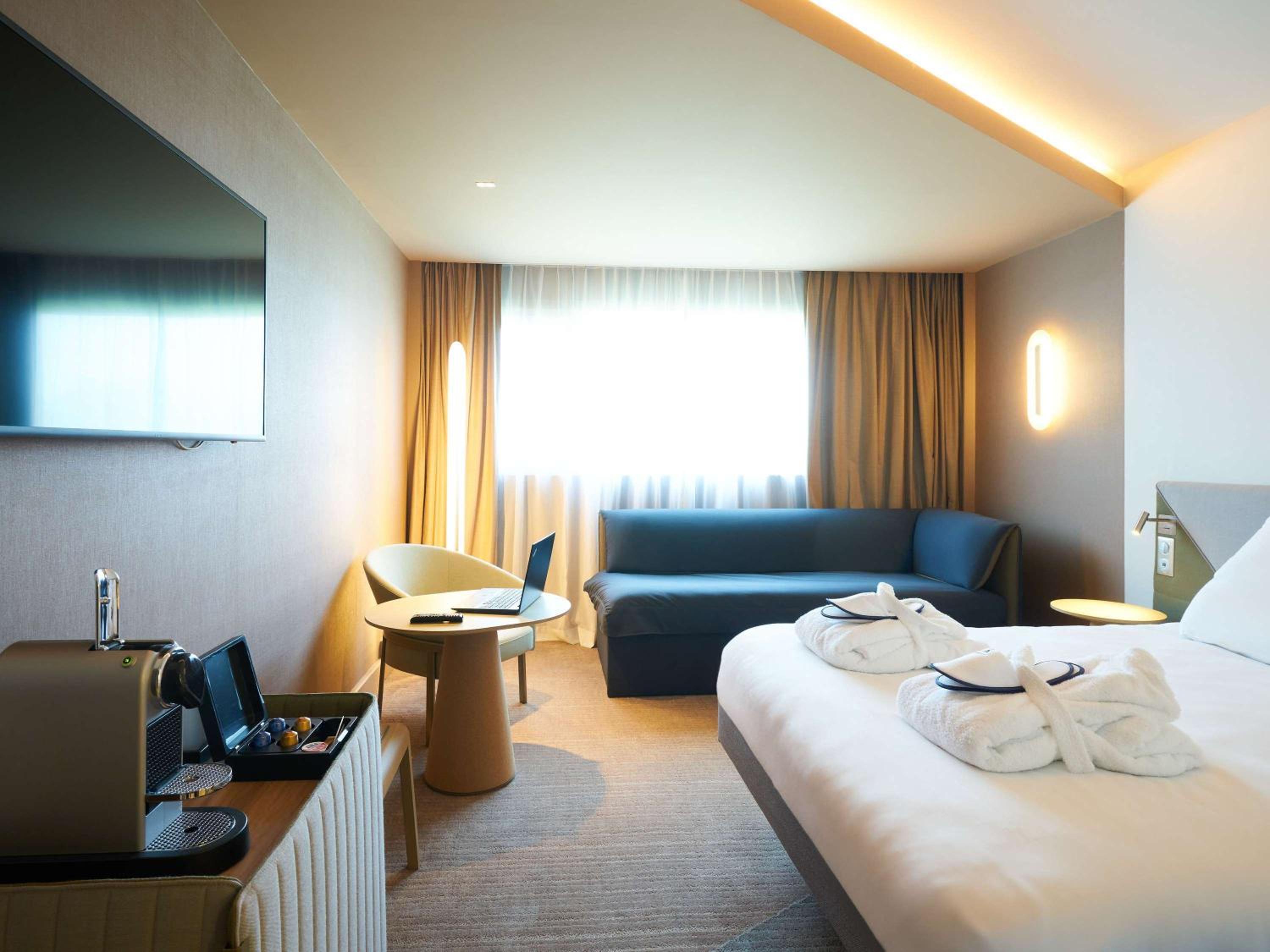 Executive Room with One Double Bed and One Single Sofa Bed  - Photo 5