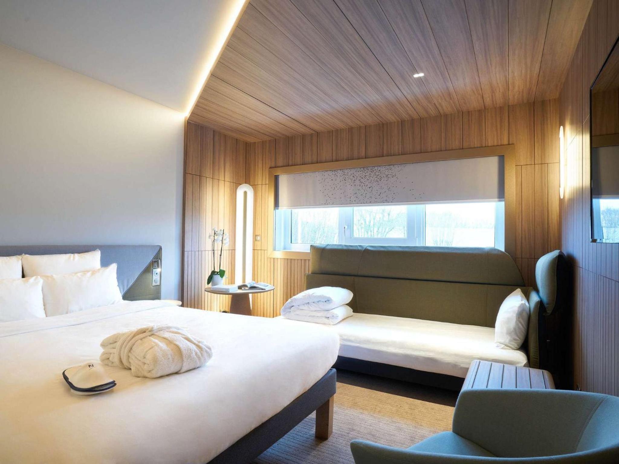 Executive Room with One Double Bed and One Single Sofa Bed  - Photo 2