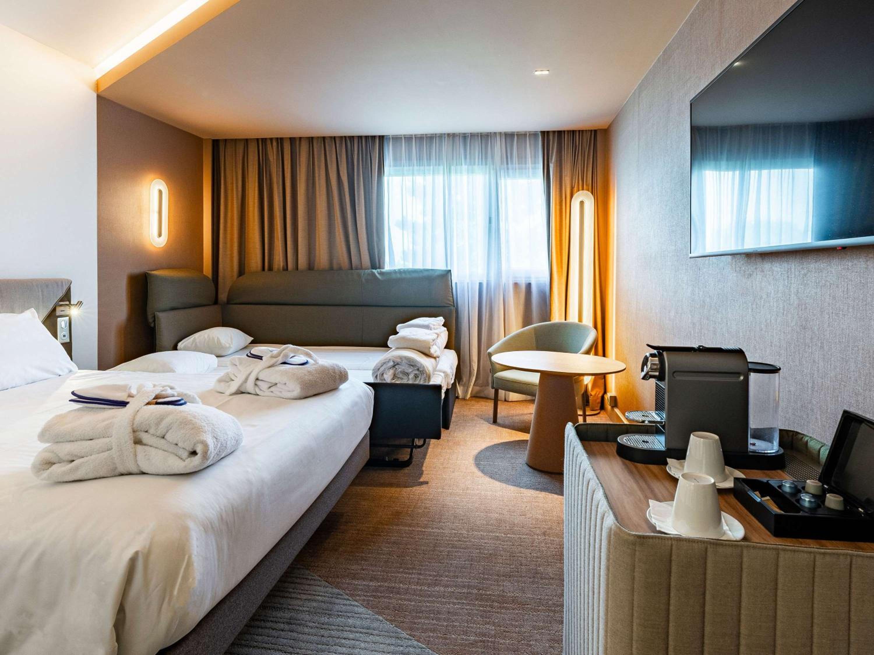 Executive Room with One Double Bed and One Single Sofa Bed  - Photo 6