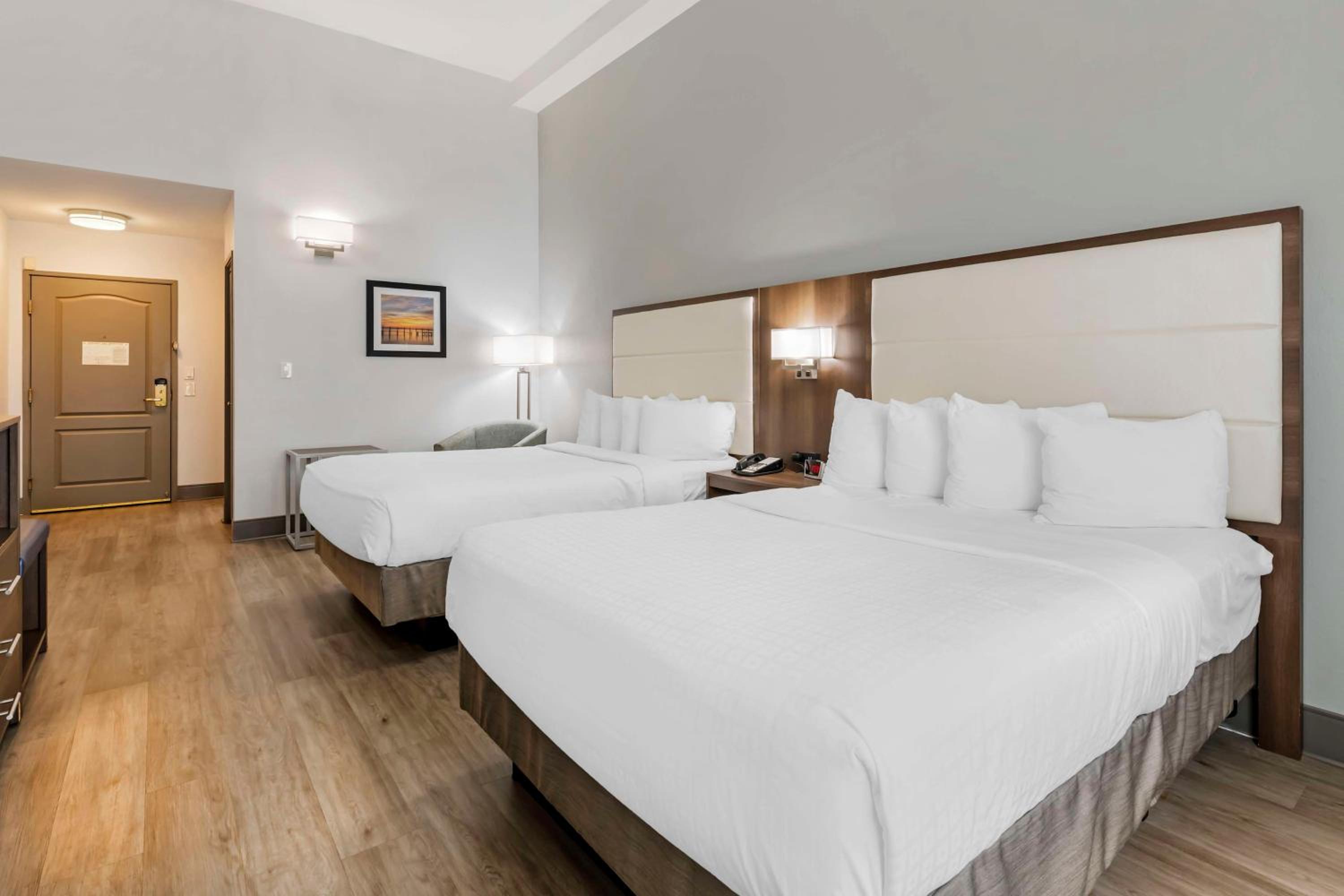 Queen Room with Two Queen Beds - Disability Access/Bath Tub - Photo 4