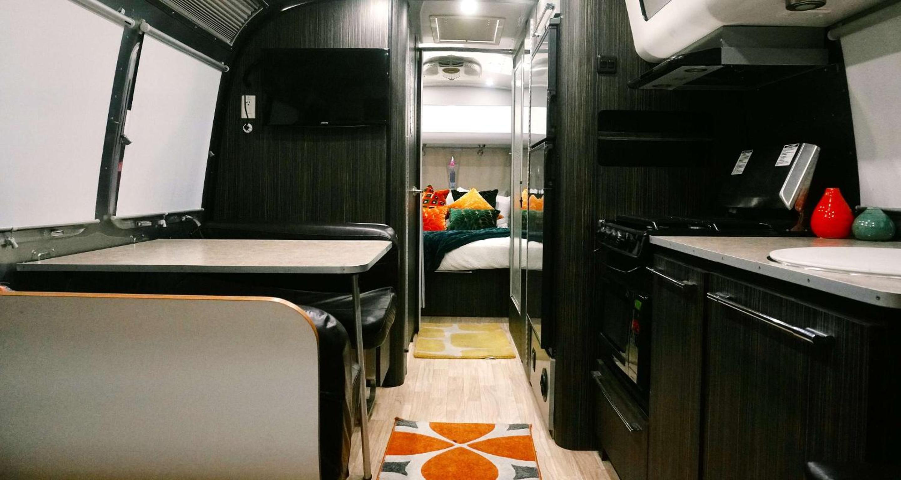 Queen Room With Sofa Bed And Private Yard - Non-Smoking
