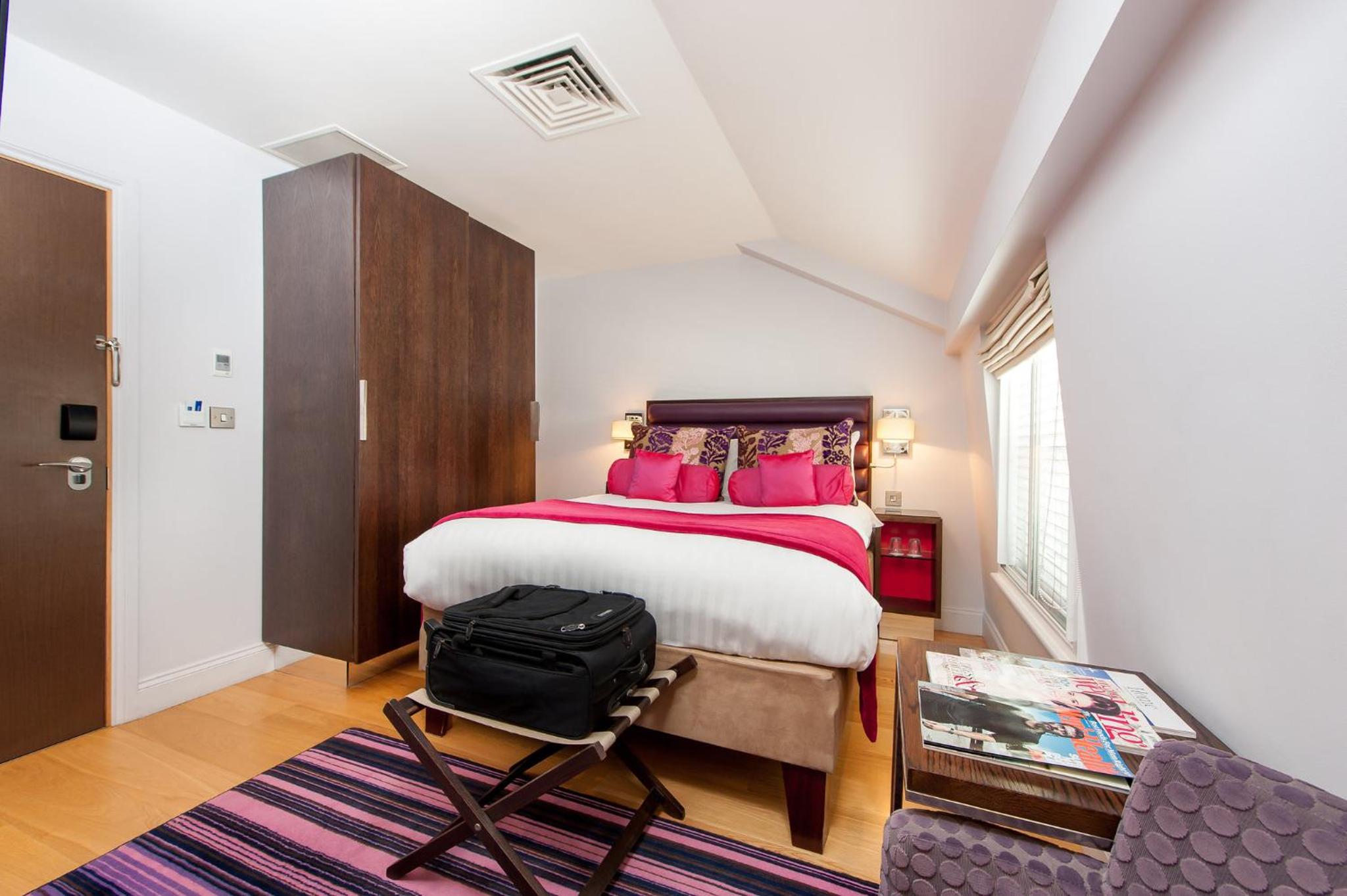 Standard Queen Room photo 2