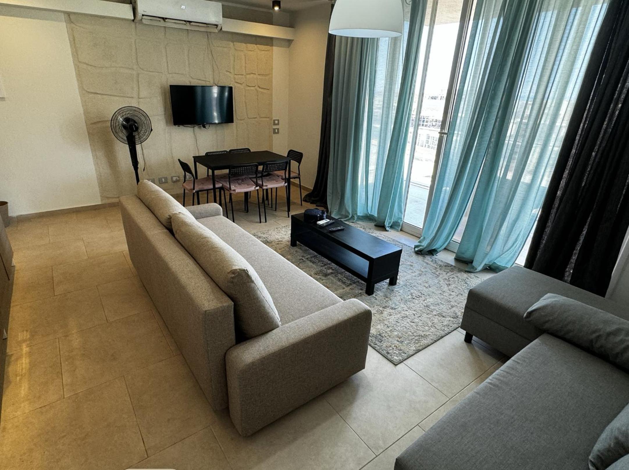 One-Bedroom Apartment photo 1