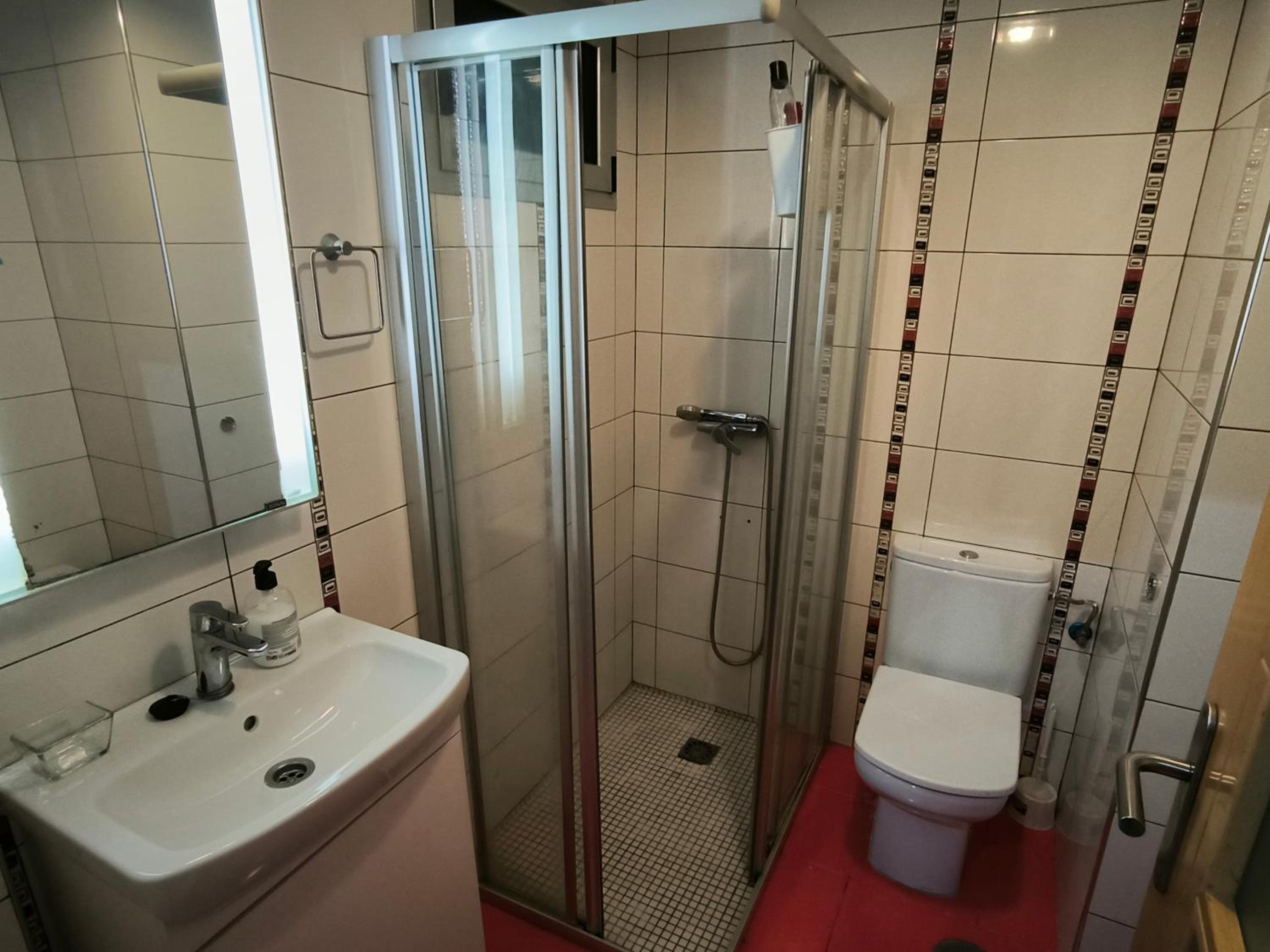 Studio Apartment - Photo 30