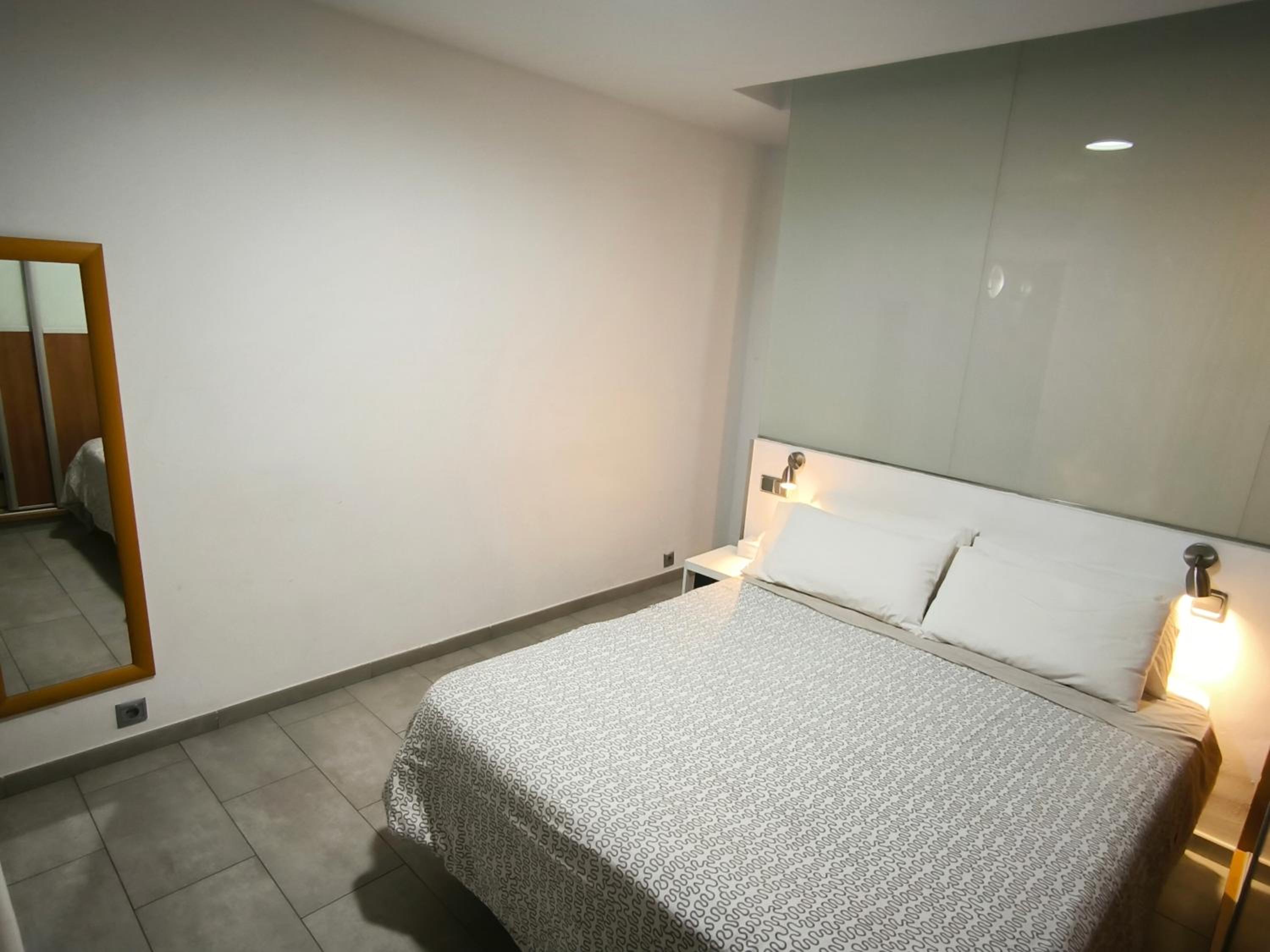 Studio Apartment - Photo 26