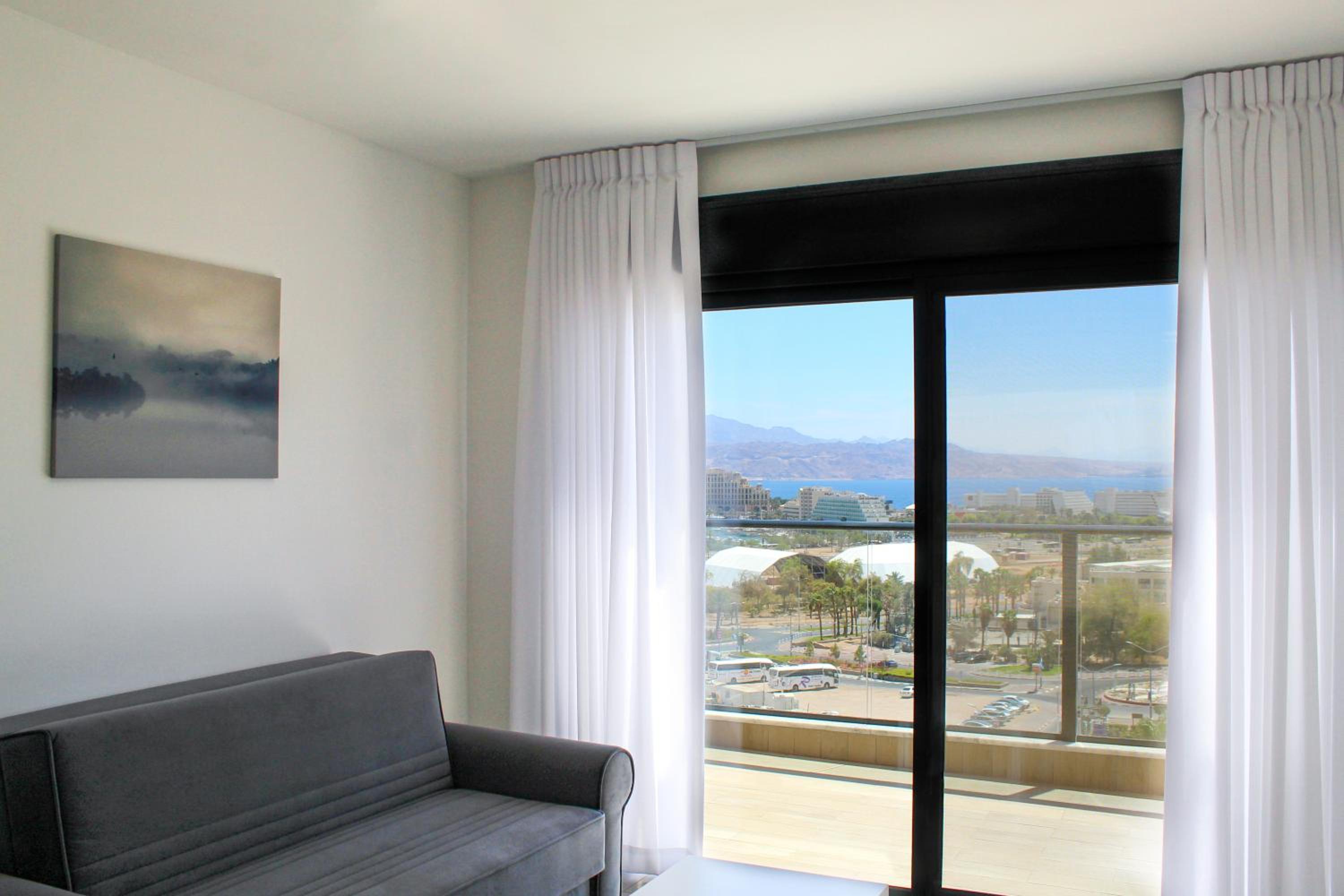 Apartment with Balcony photo 1
