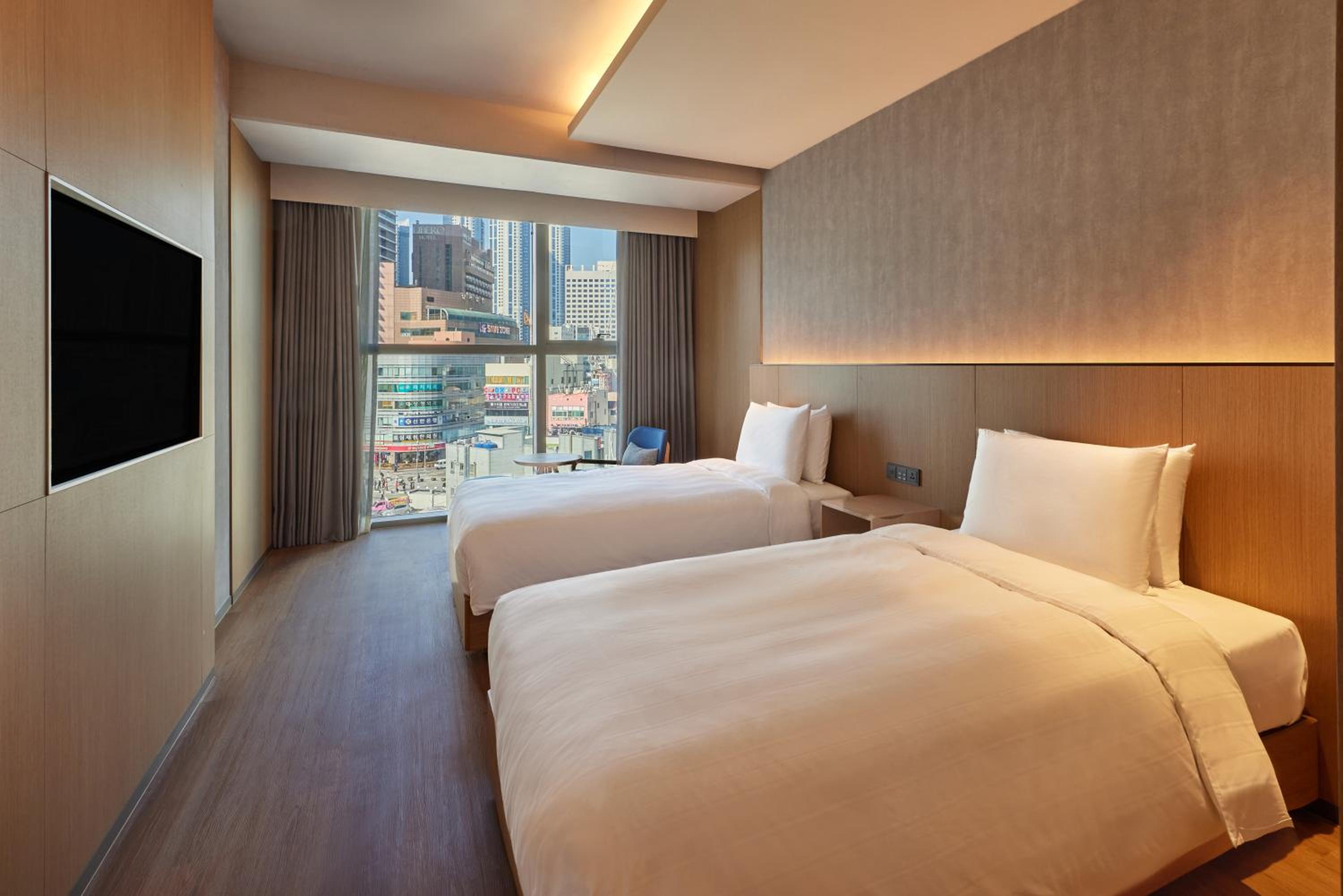 Standard Twin Town View (Part 1 - 9:30am~13:00pm) Rooftop Swimming Pool For 2 Pax)