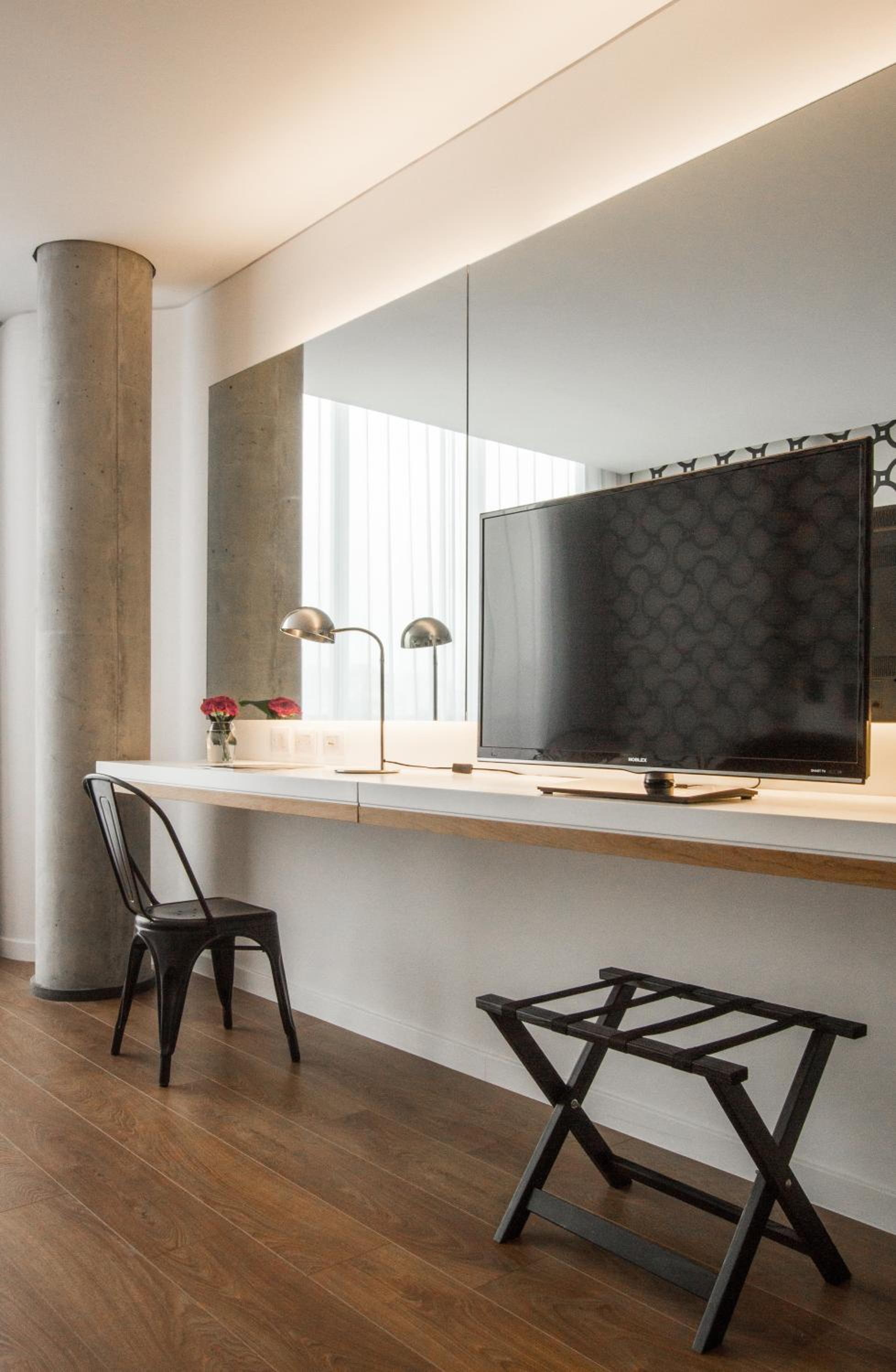 Executive Double Room thumbnail 6