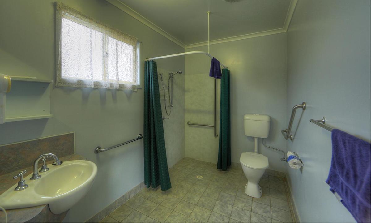Queen Room - Disability Access photo 2