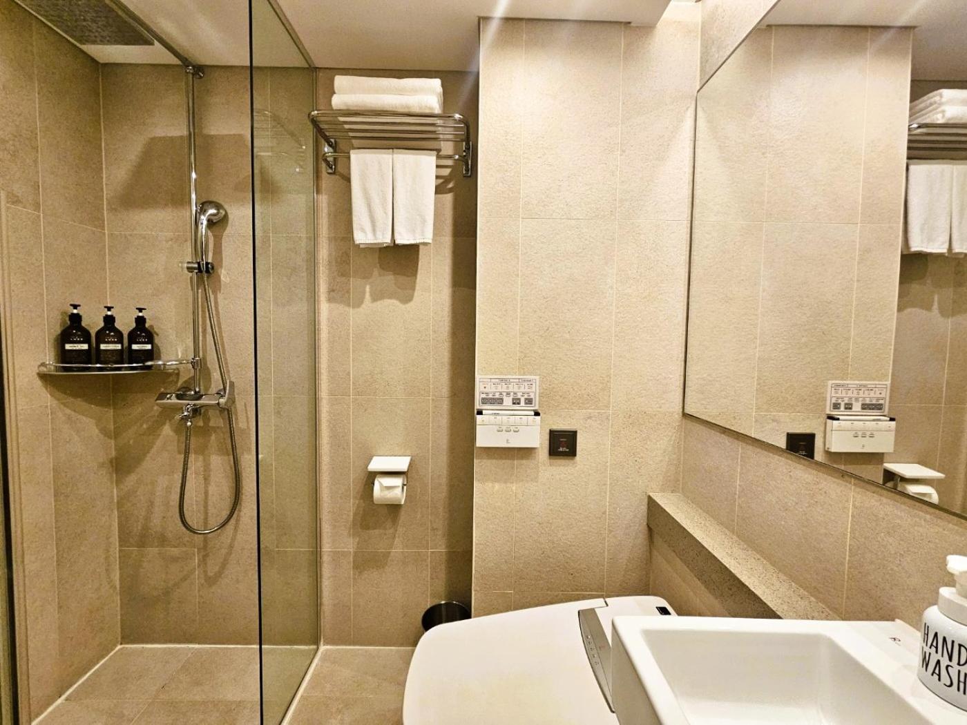 Superior Twin Room with Late Check-in from 18:00pm