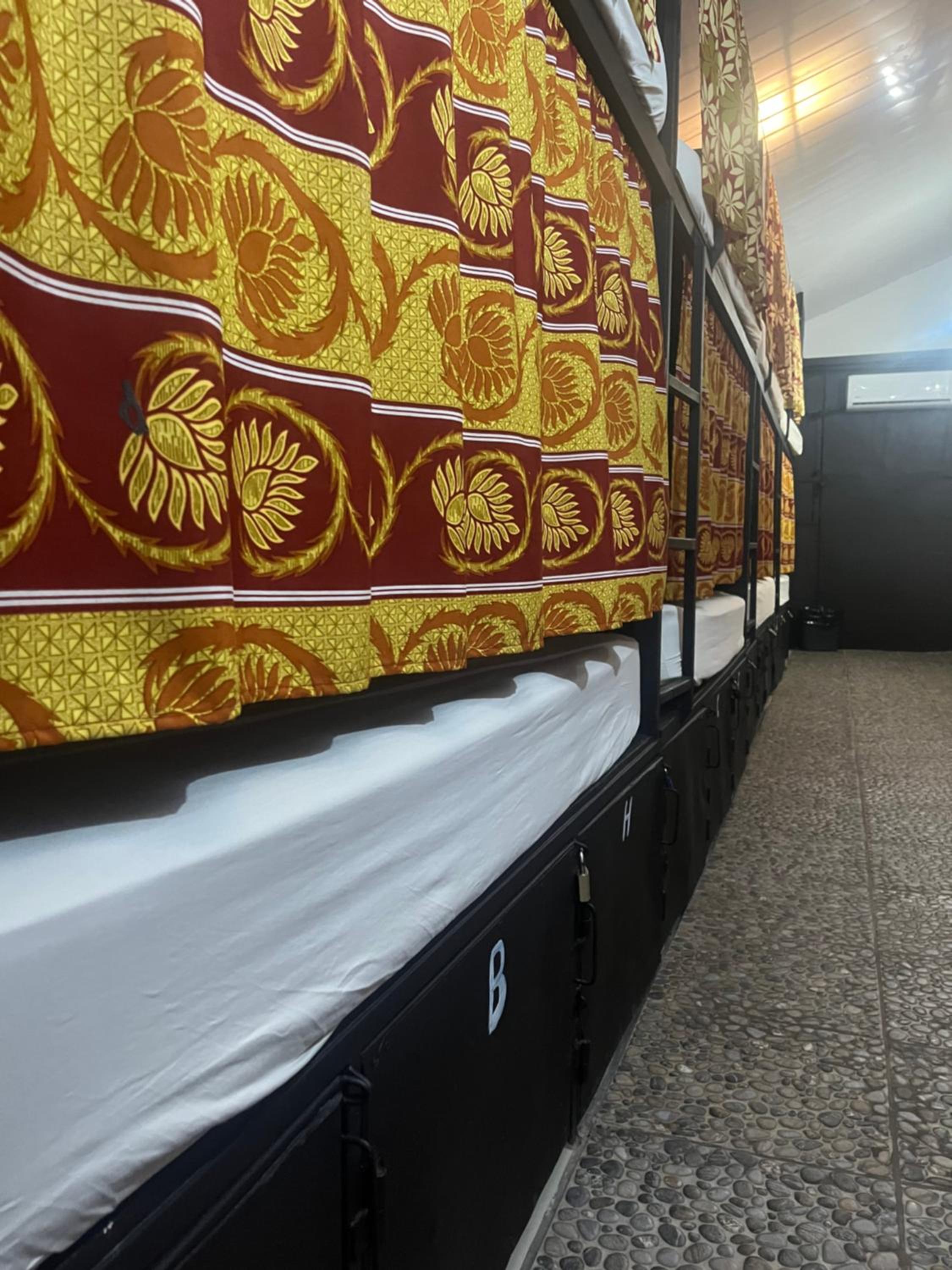 Bunk Bed in 10-Bed Mixed Dormitory Room photo 1