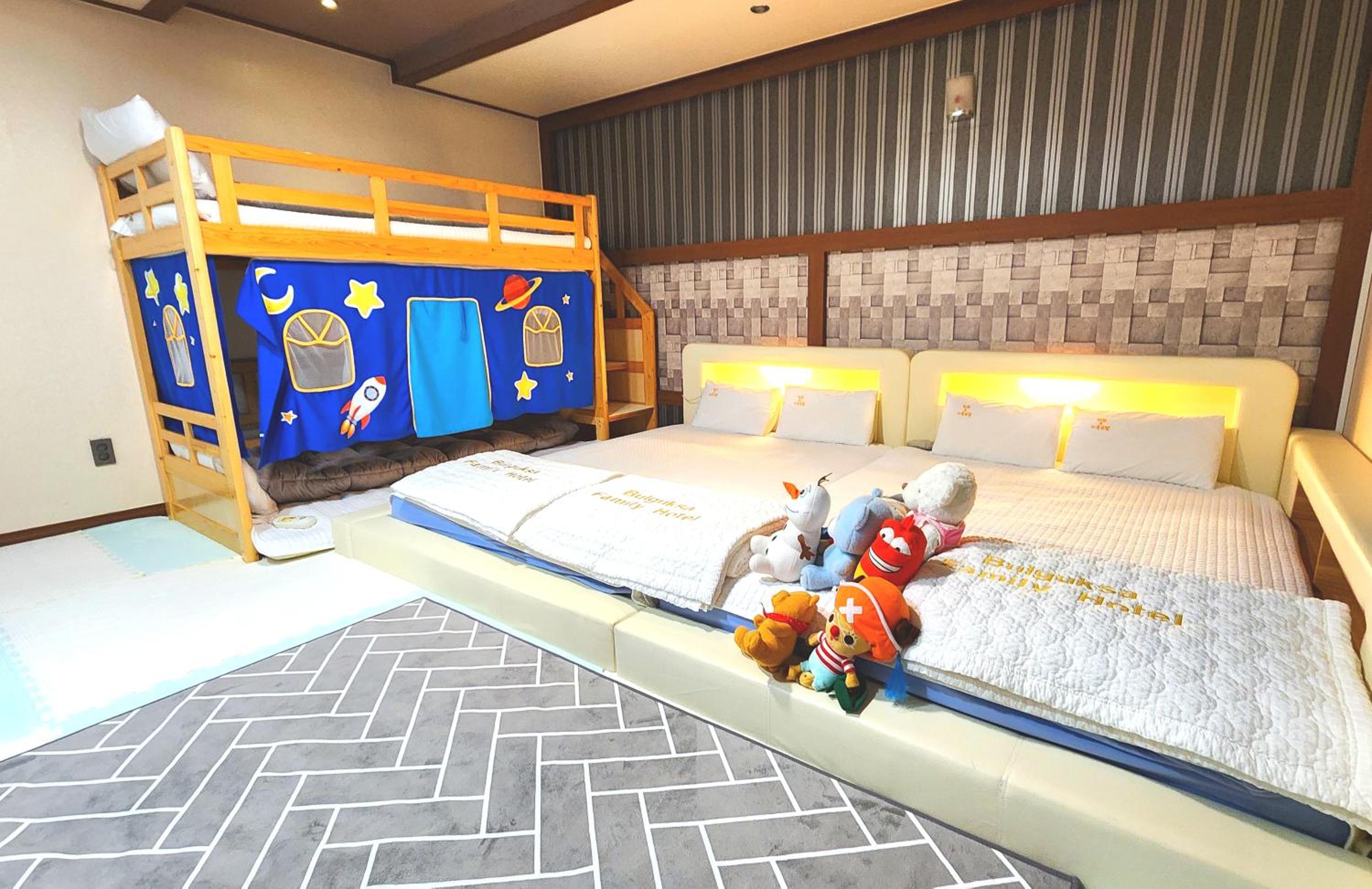 Deluxe Family Room photo 1