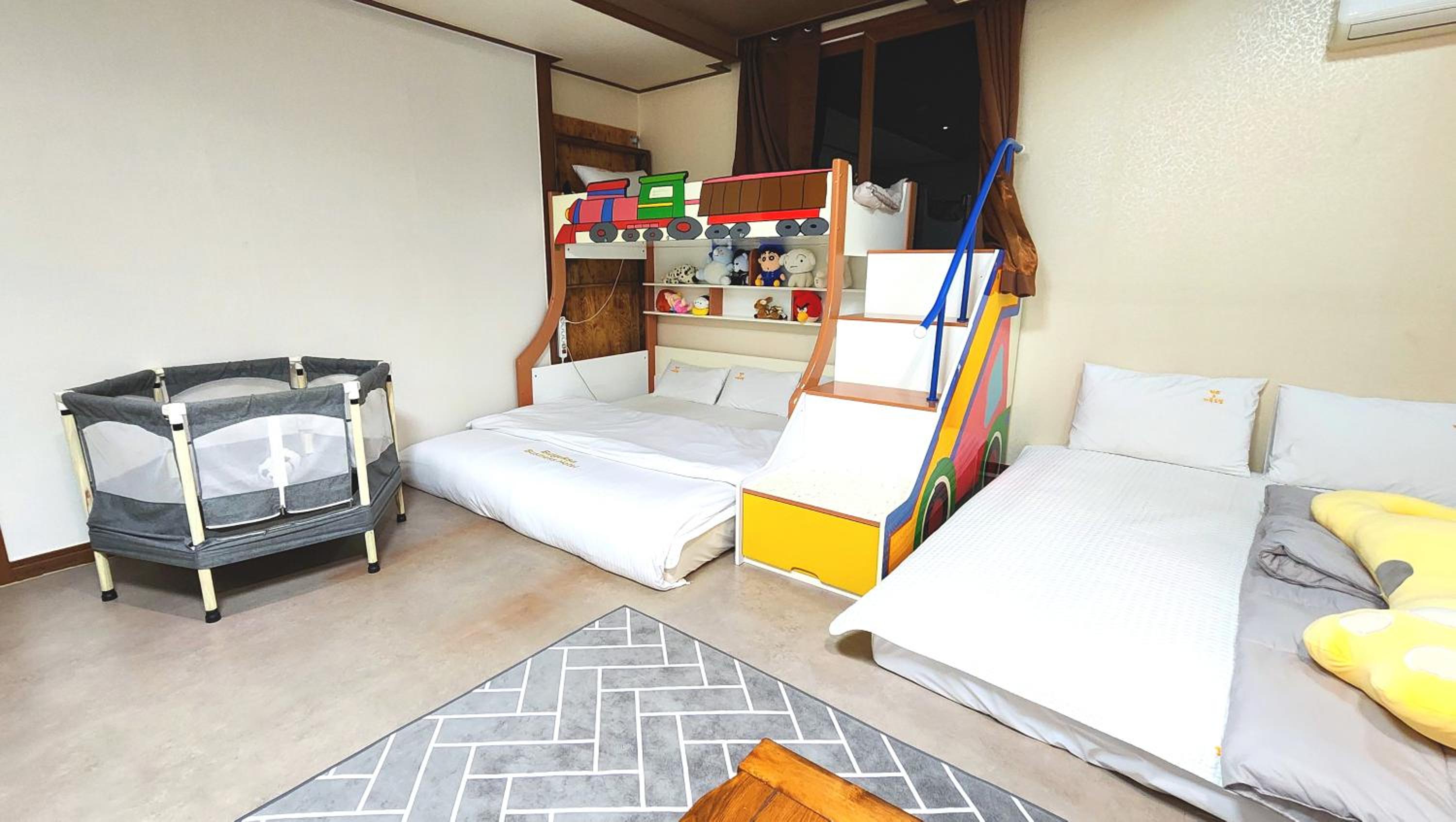 Deluxe Family Suite photo 3