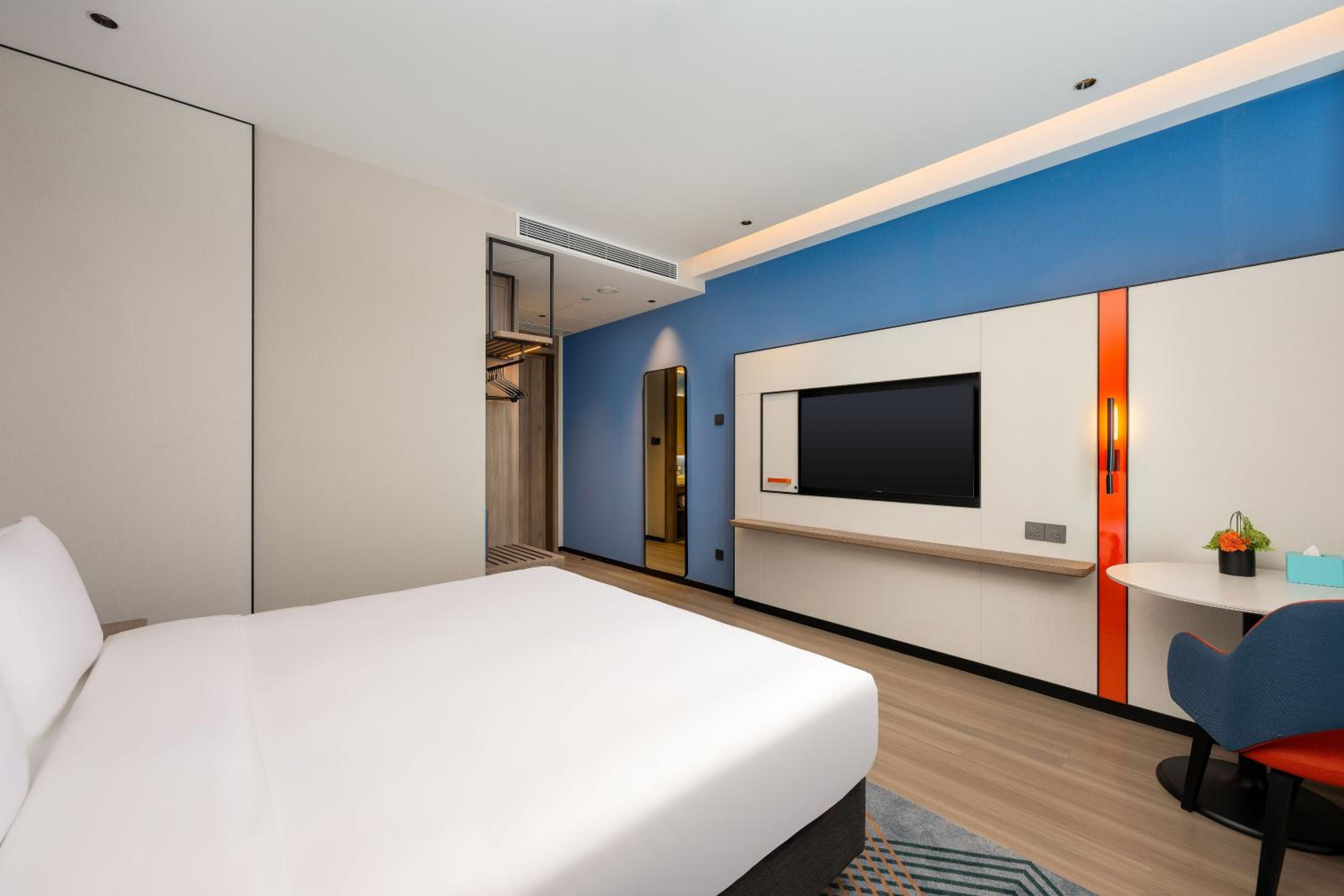 Standard King Room with City View photo 1