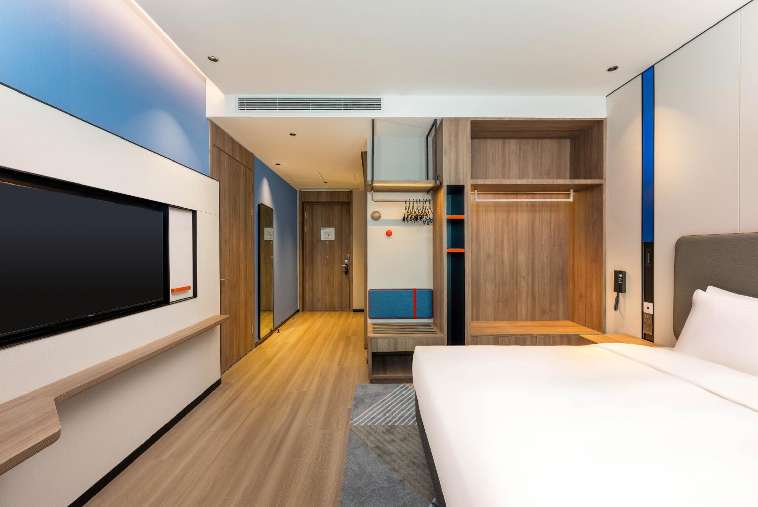 Standard King Room - Disability Access photo 1