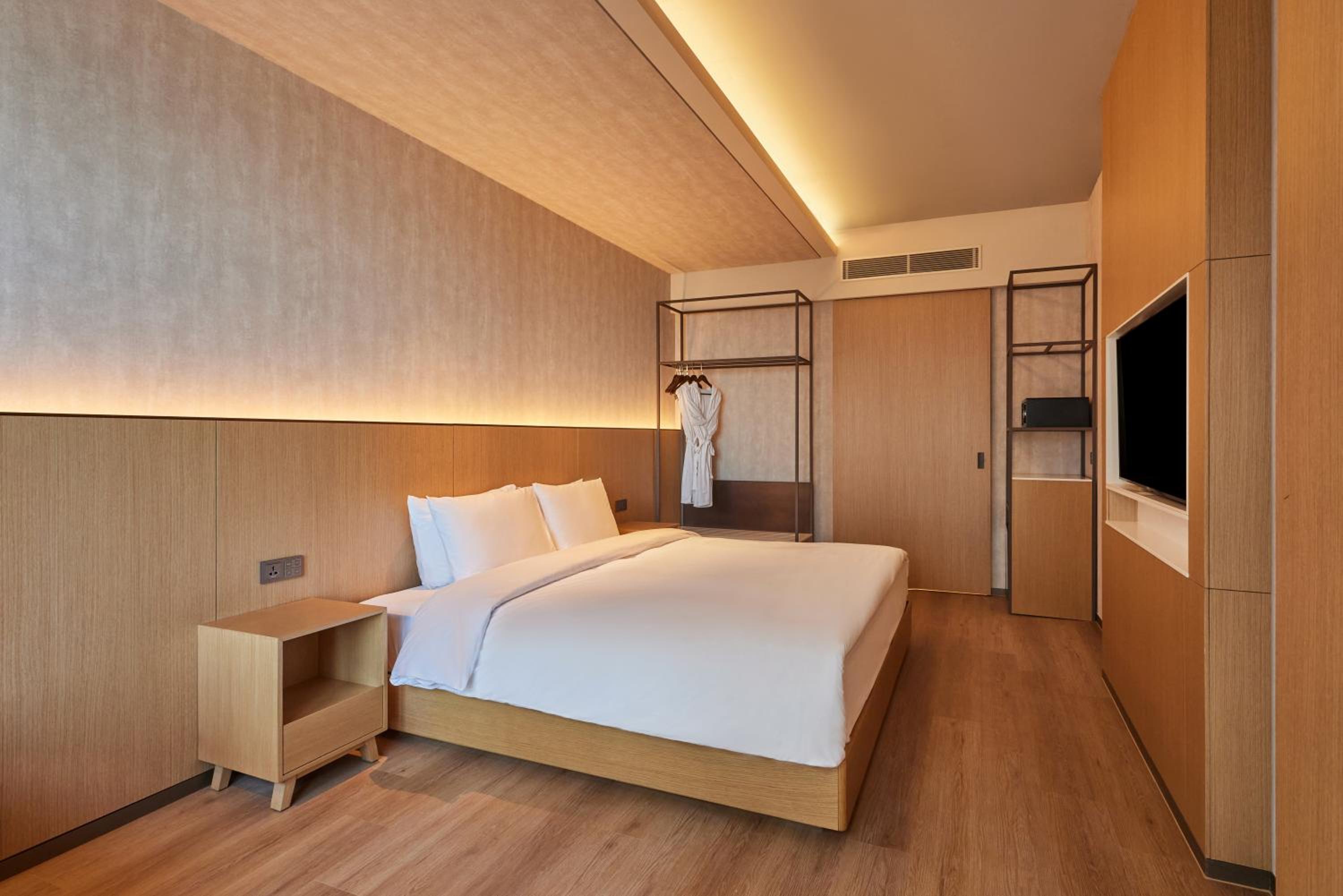 Standard King Room (4F - 9F)