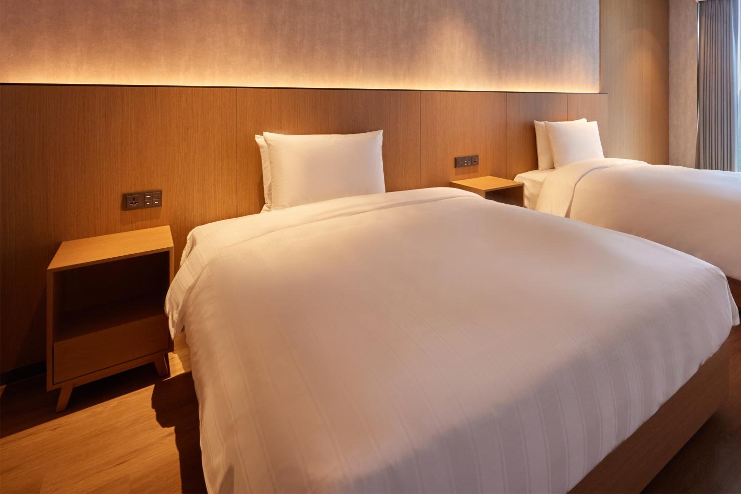 Standard Family Twin Town View (Part 1 - 9:30am~13:00pm) Rooftop Swimming Pool For 3 Pax)