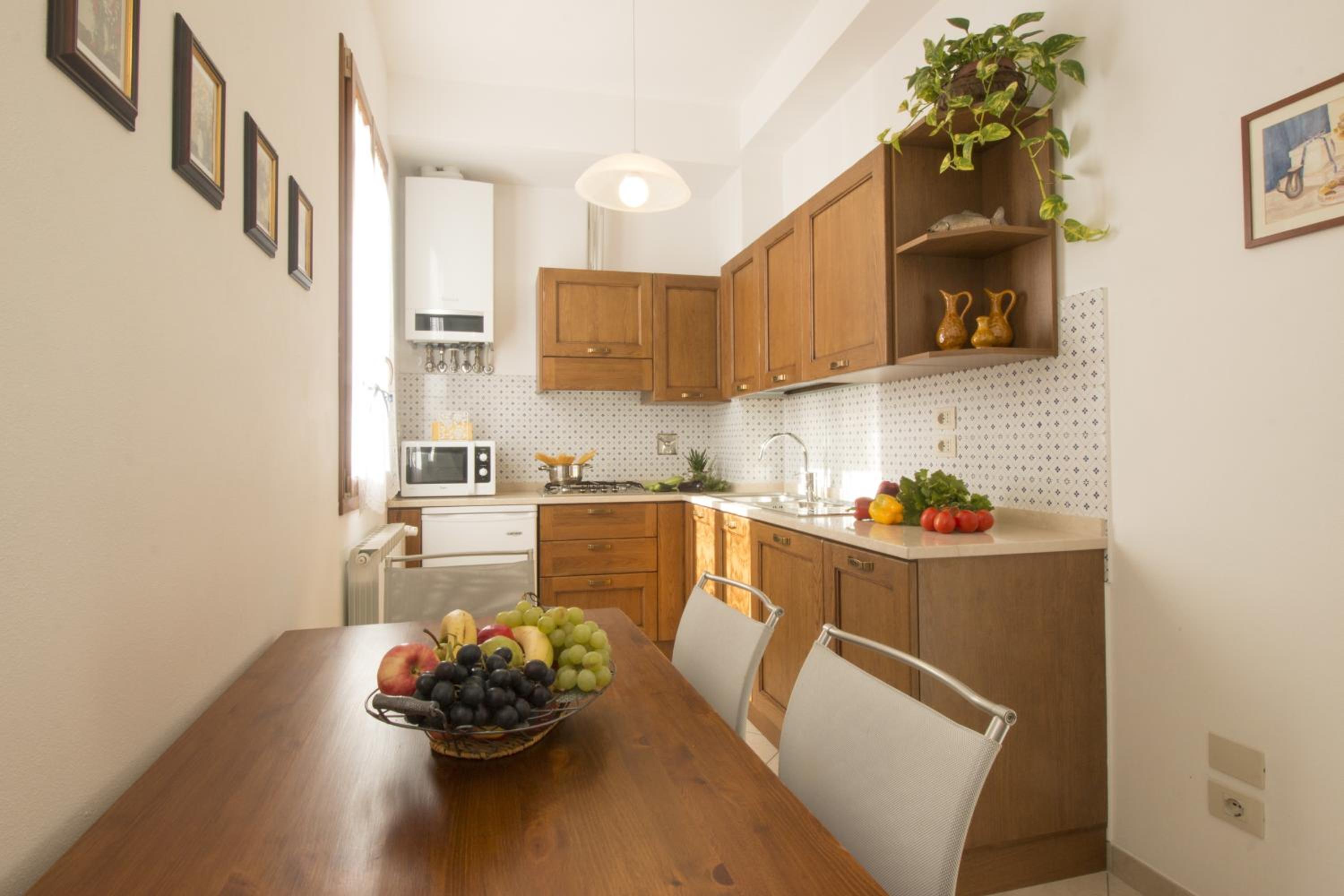 Two-Bedroom Apartment with Terrace (Ginori) photo 2